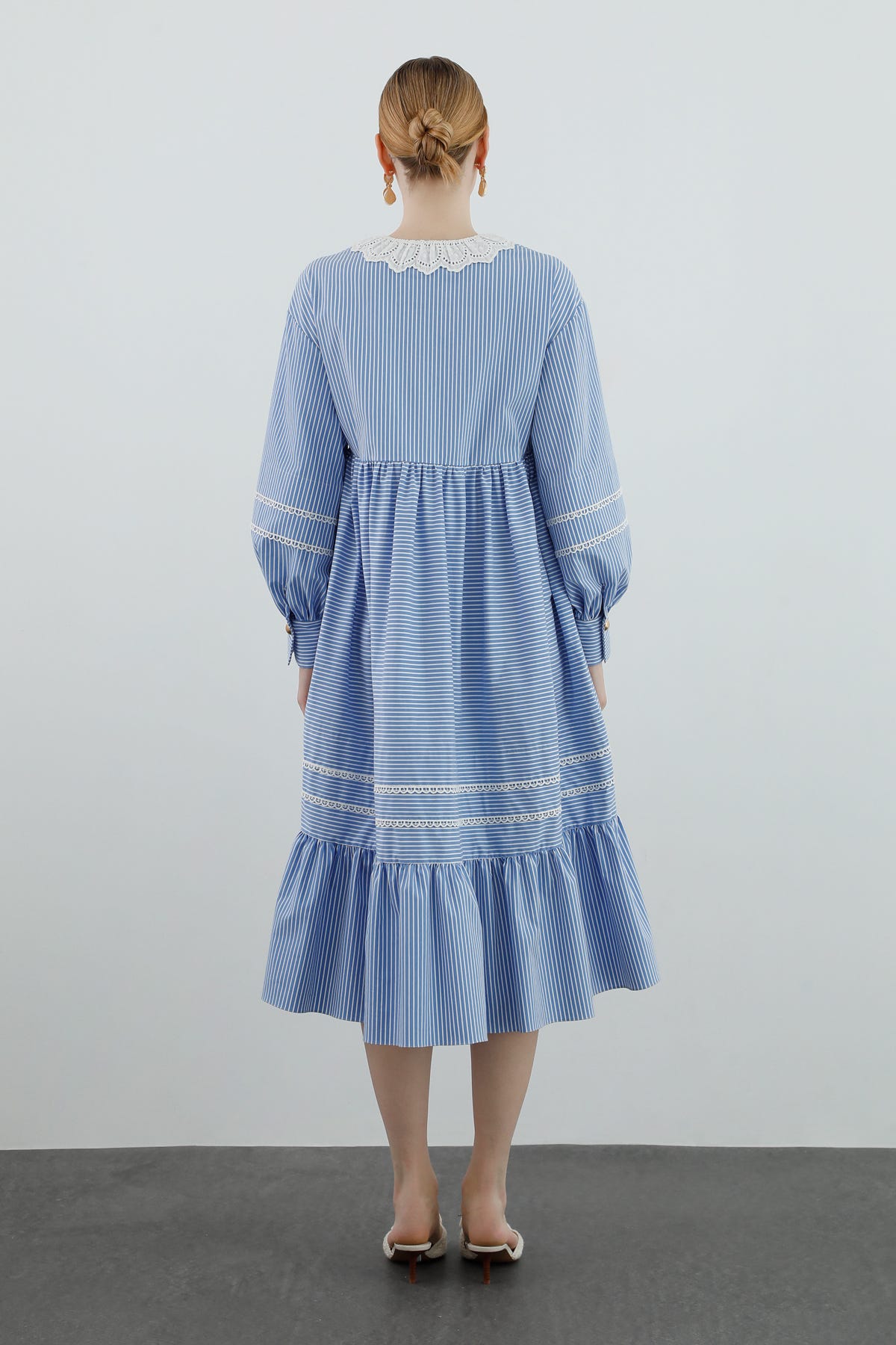 İşleme Detaylı Uzun Kollu Midi Elbise