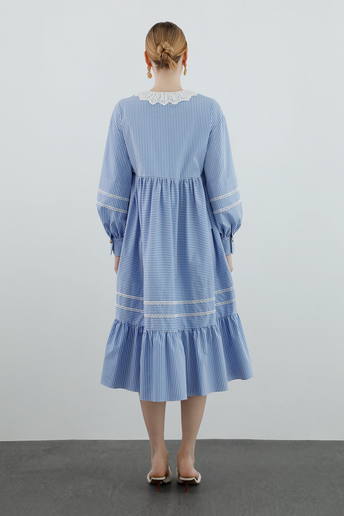 İşleme Detaylı Uzun Kollu Midi Elbise