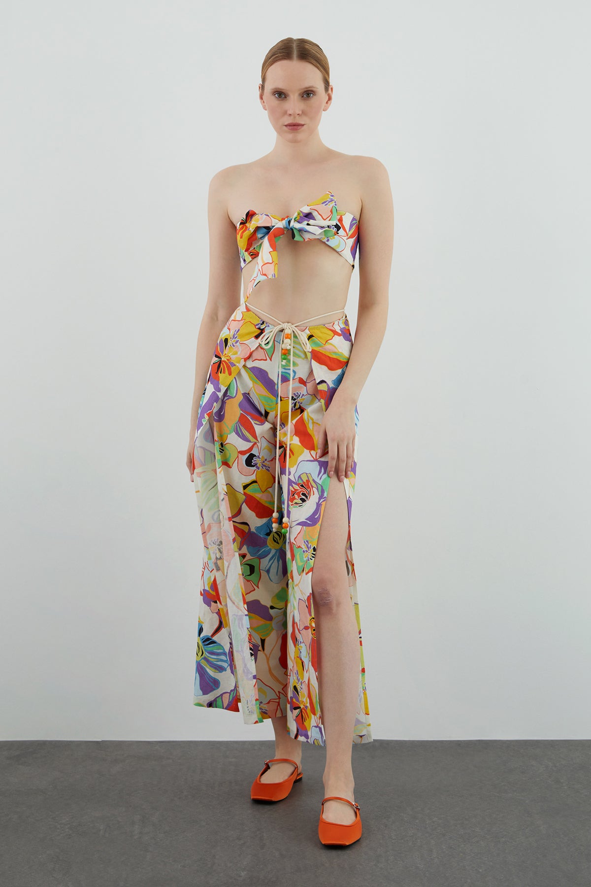 Önden Yırtmaç Detaylı Belden Bağlamalı Pantolon