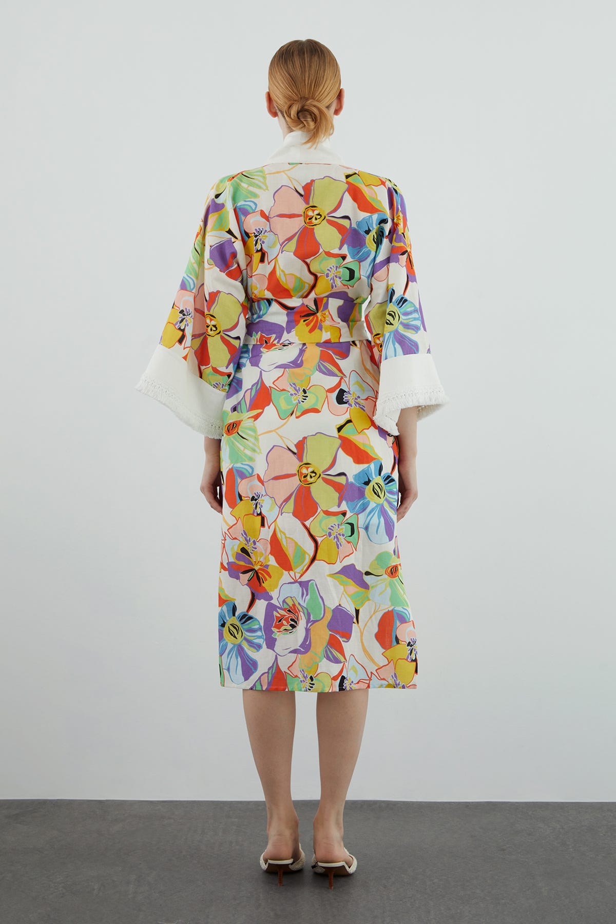 Kol Ucu Püsküllü Yanları Yırtmaçlı Kimono