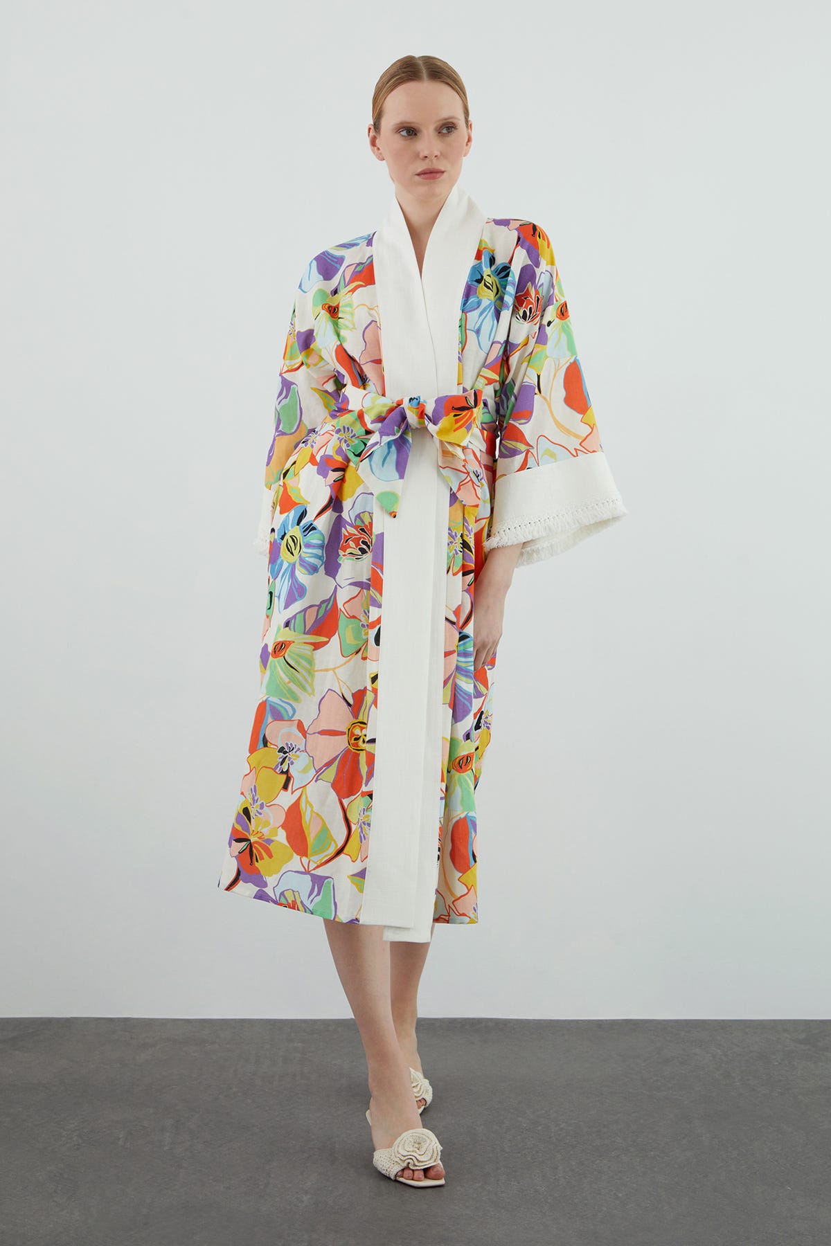 Kol Ucu Püsküllü Yanları Yırtmaçlı Kimono