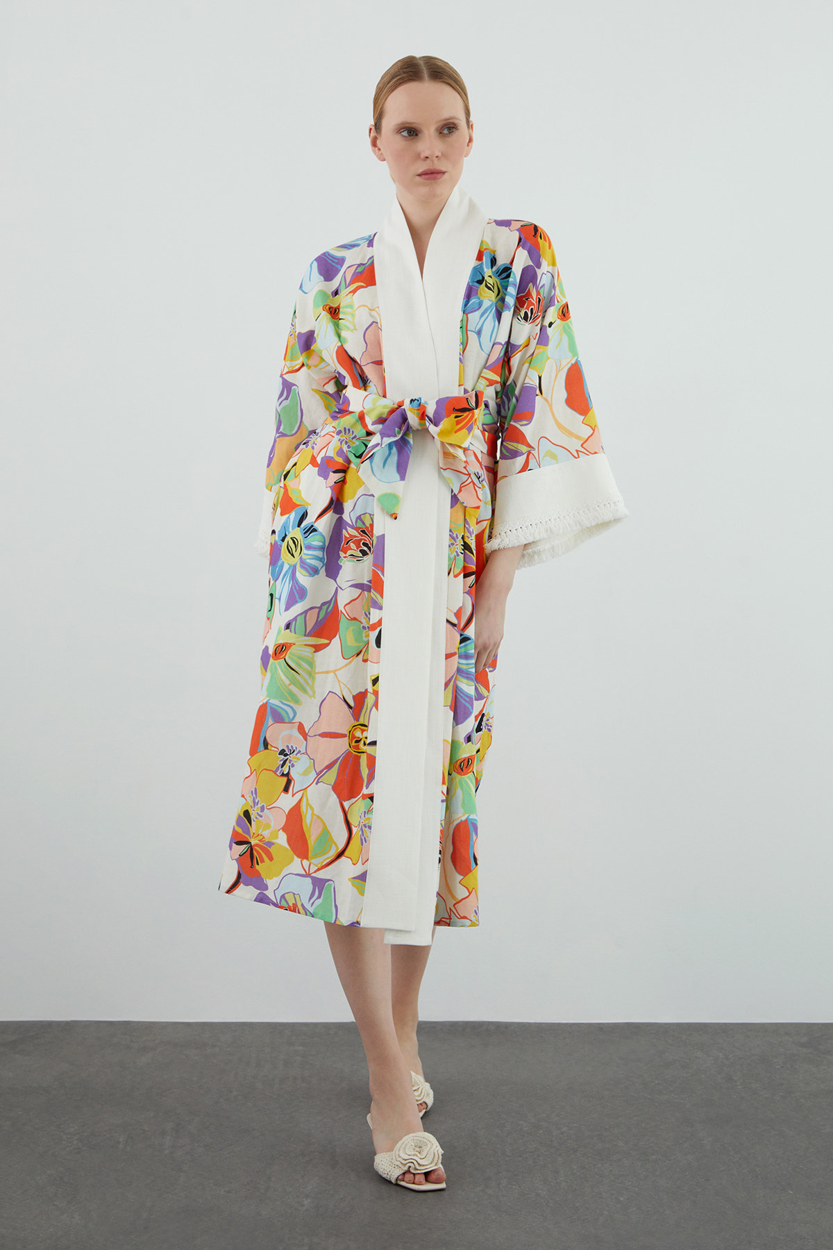 Kol Ucu Püsküllü Yanları Yırtmaçlı Kimono