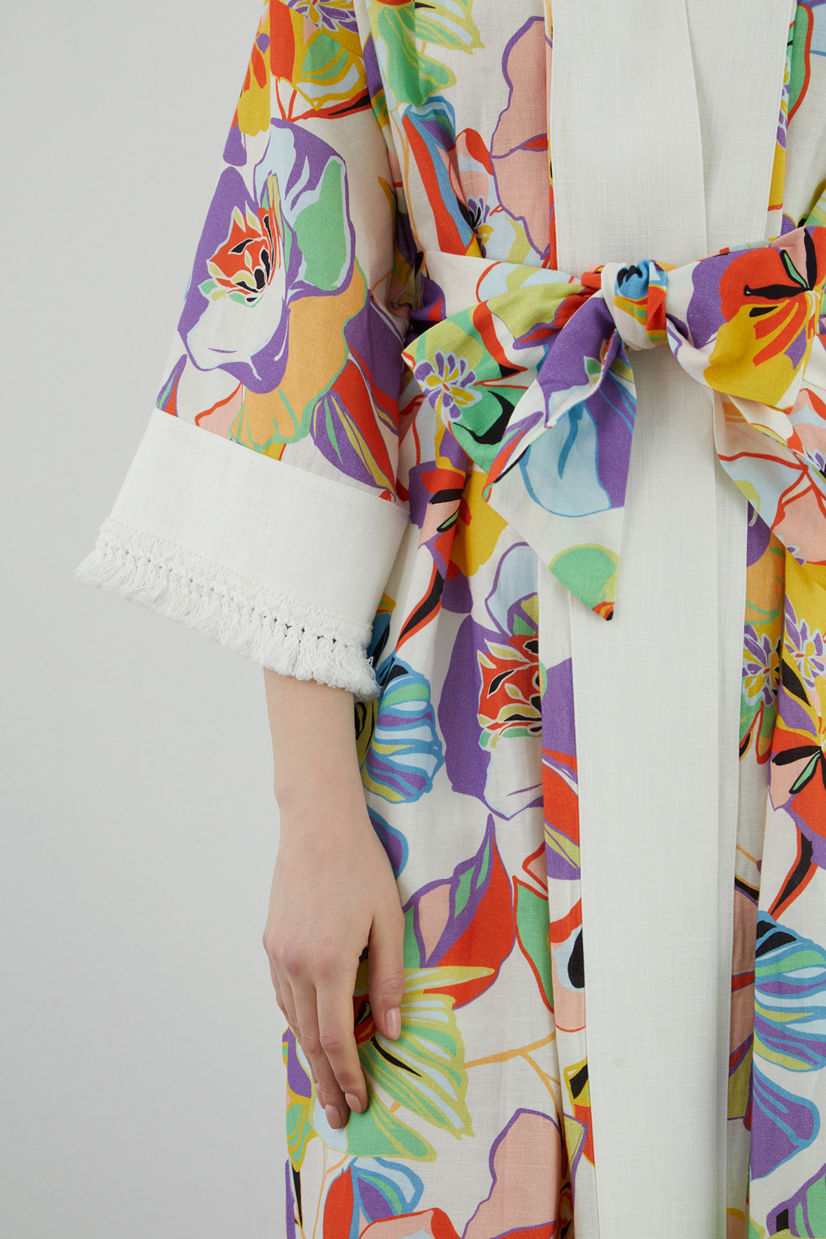 Kol Ucu Püsküllü Yanları Yırtmaçlı Kimono