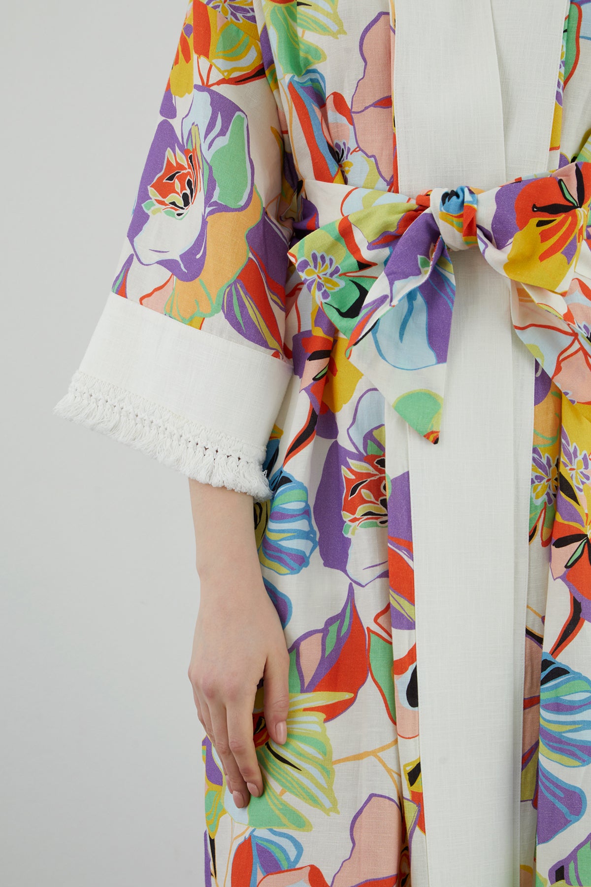 Kol Ucu Püsküllü Yanları Yırtmaçlı Kimono