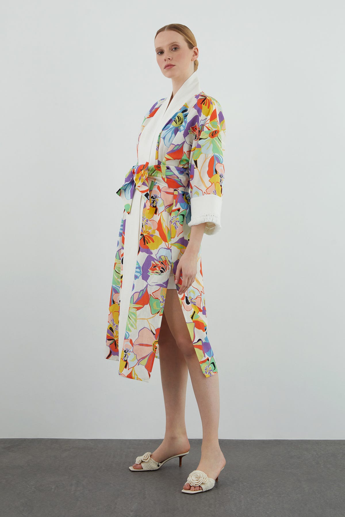 Kol Ucu Püsküllü Yanları Yırtmaçlı Kimono