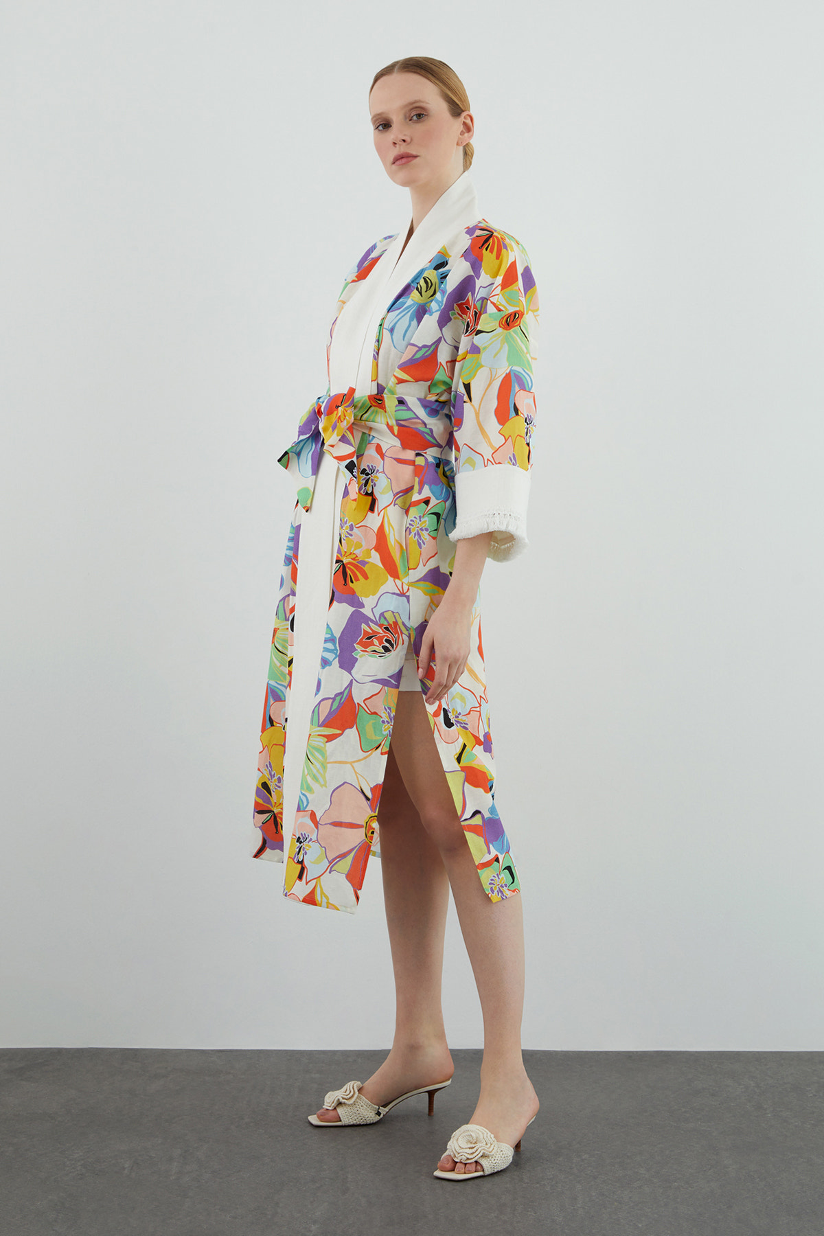 Kol Ucu Püsküllü Yanları Yırtmaçlı Kimono