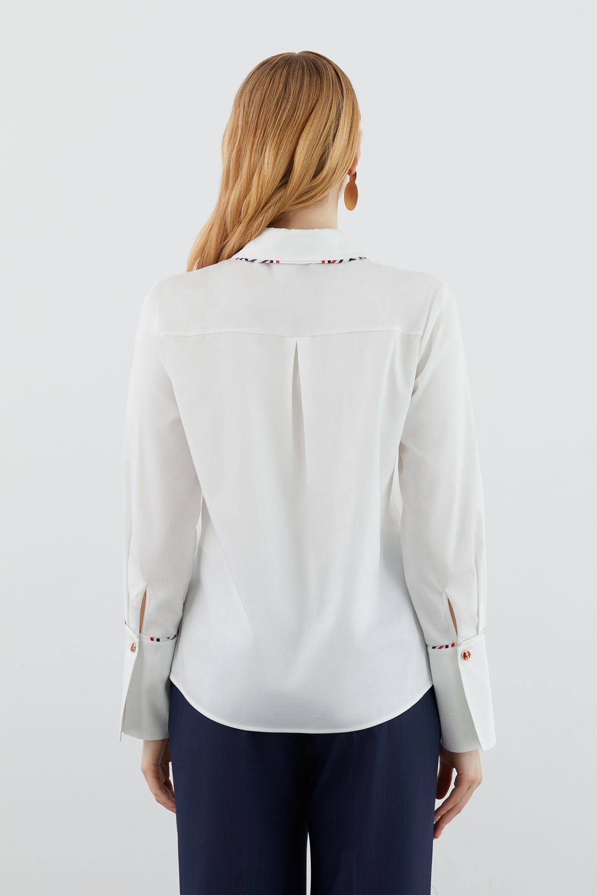 Desenli Fularlı Gömlek