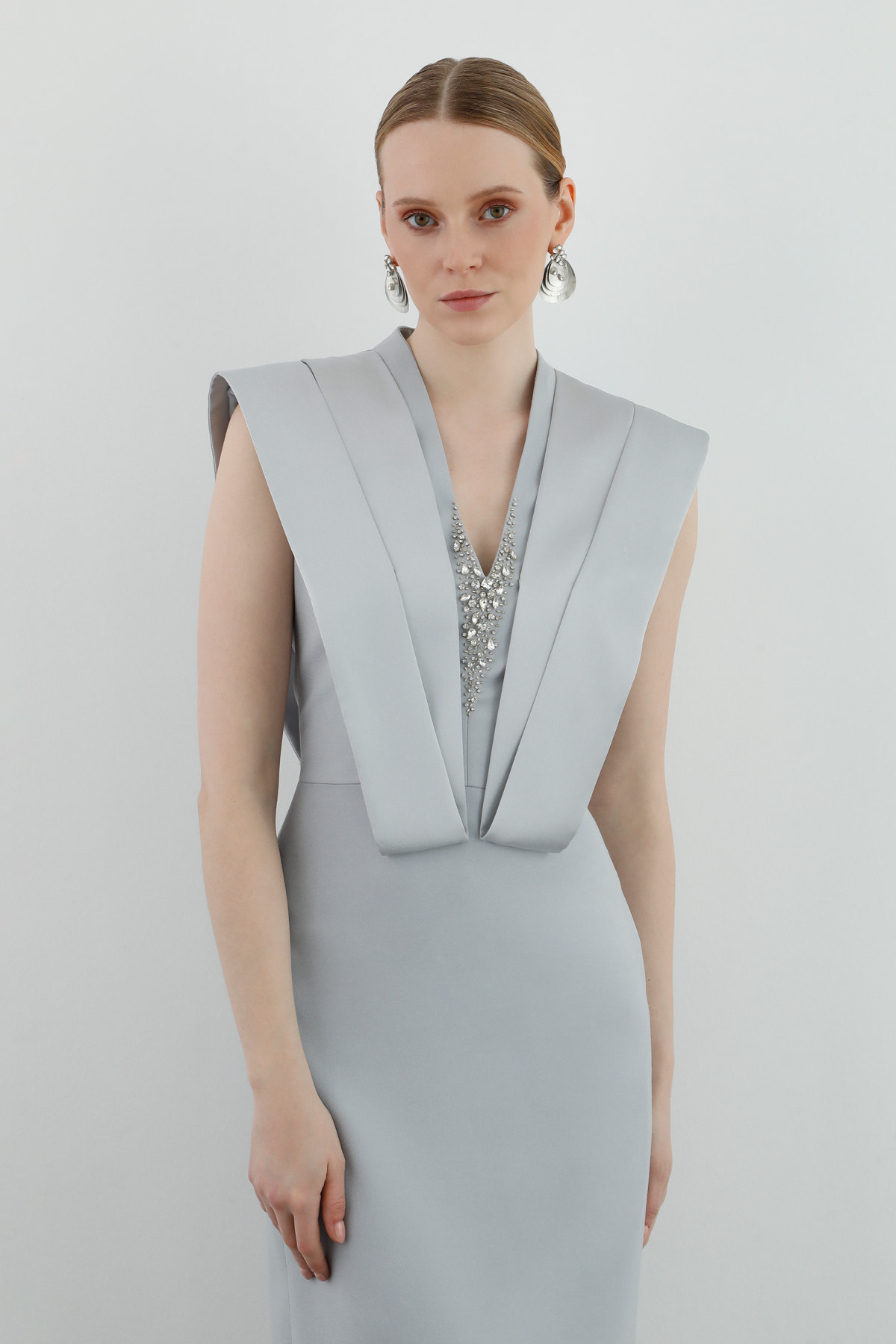 Dantel Detaylı Seyyar Kuşaklı Uzun Elbise