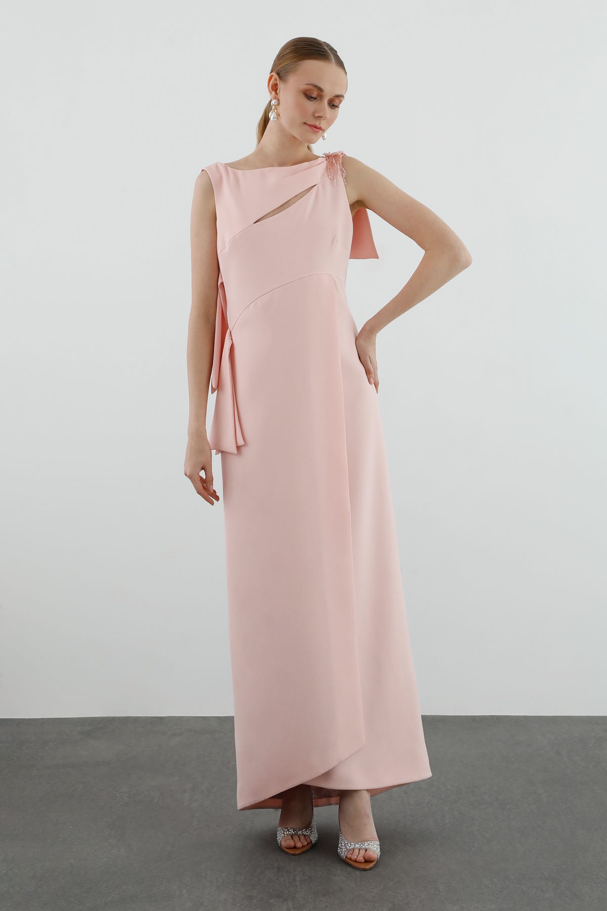 Pencere Detaylı Bağlamalı Uzun Elbise