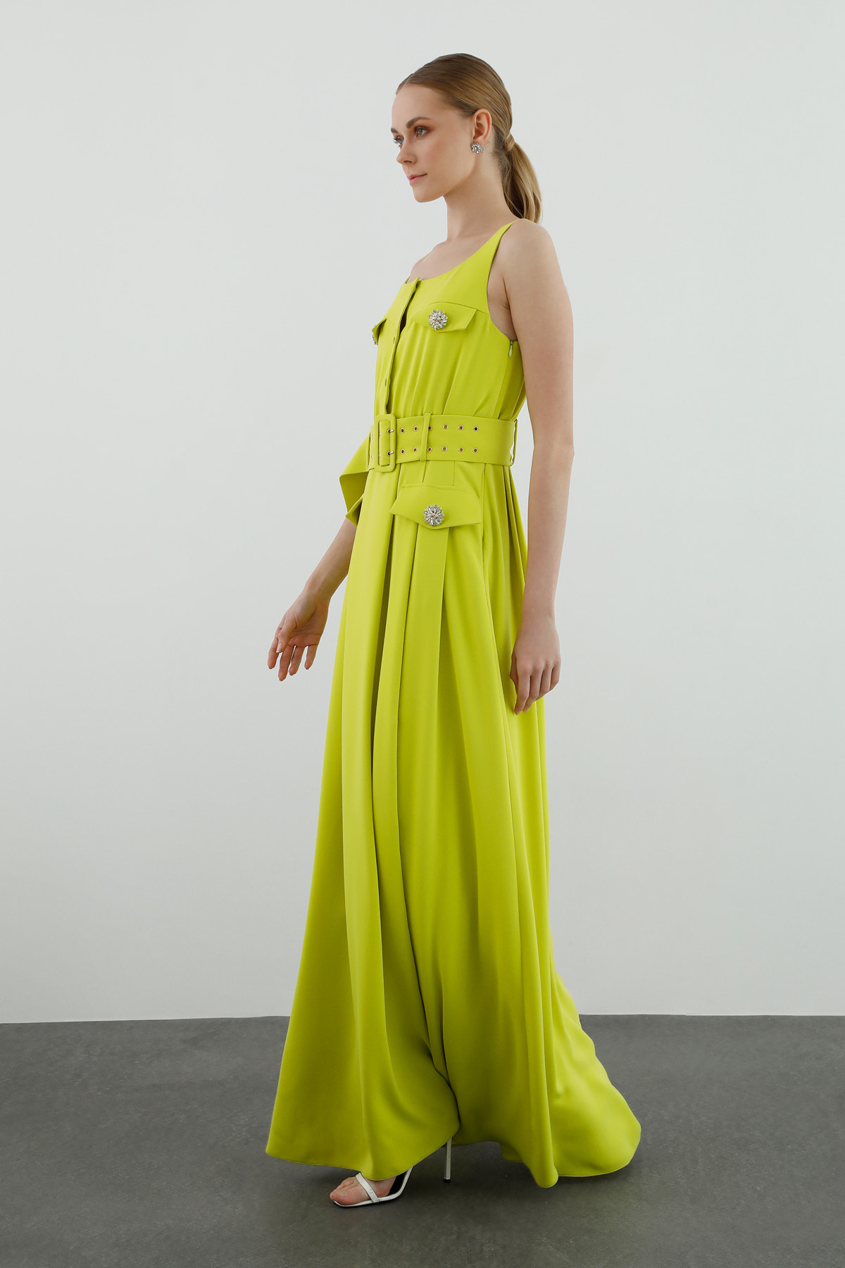 Kemer Detaylı Kolsuz Uzun Elbise