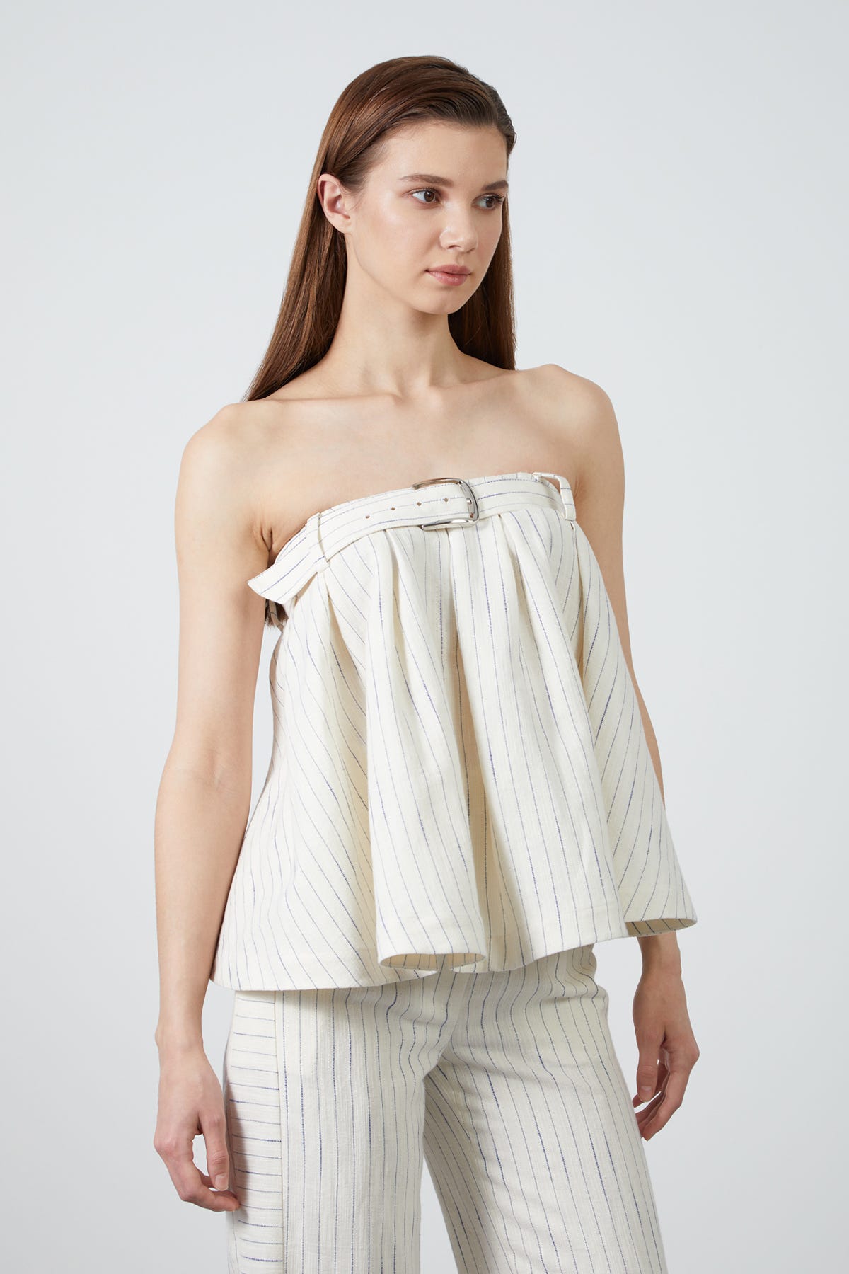 Kemer Detaylı Straplez Top