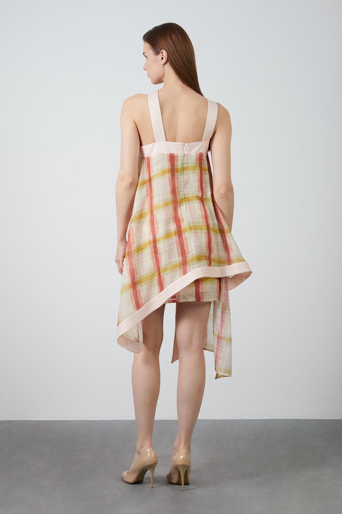 Asimetrik Kesim Detaylı Elbise