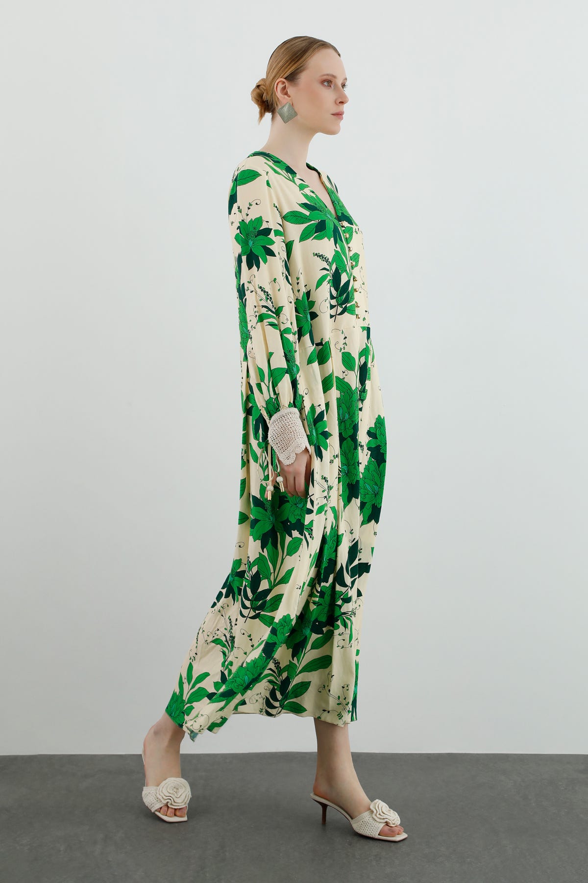 Dantel Detaylı Desenli Bol Kesim Maxi Elbise