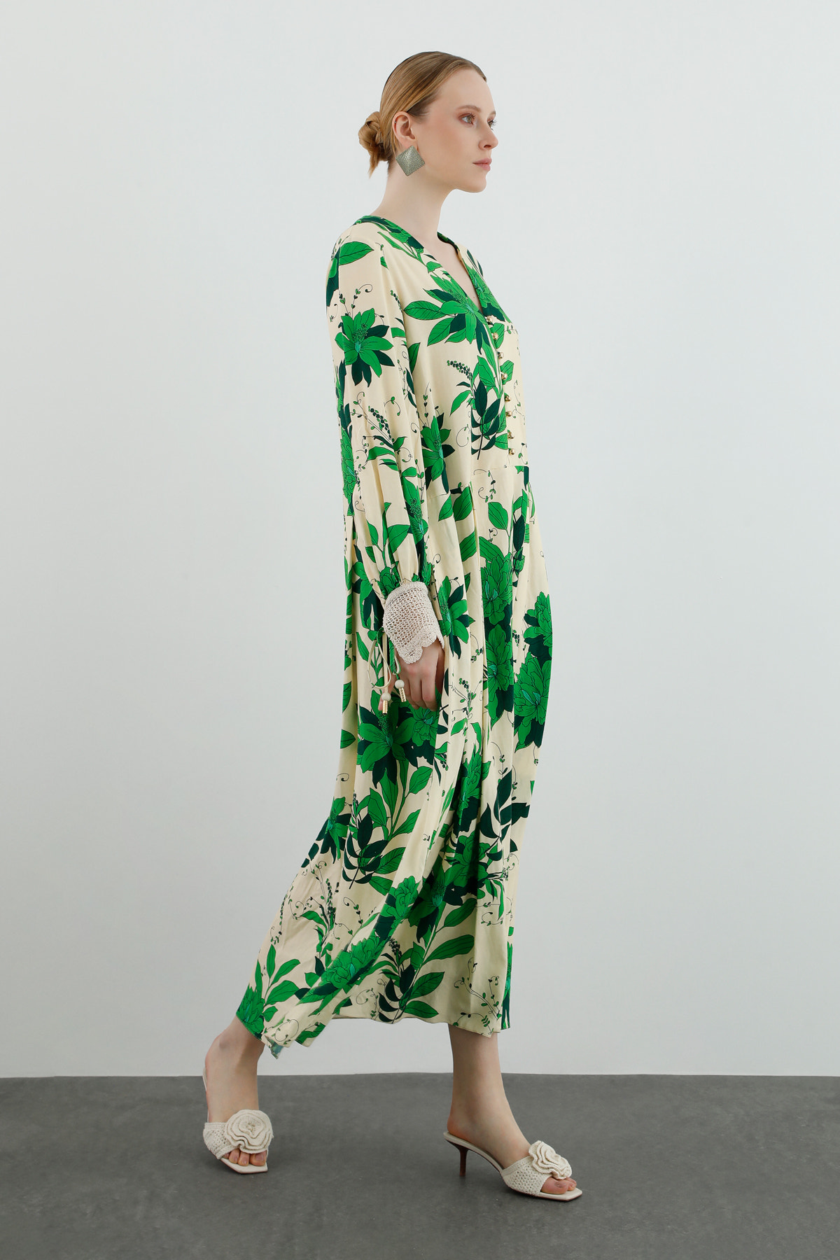 Dantel Detaylı Desenli Bol Kesim Maxi Elbise