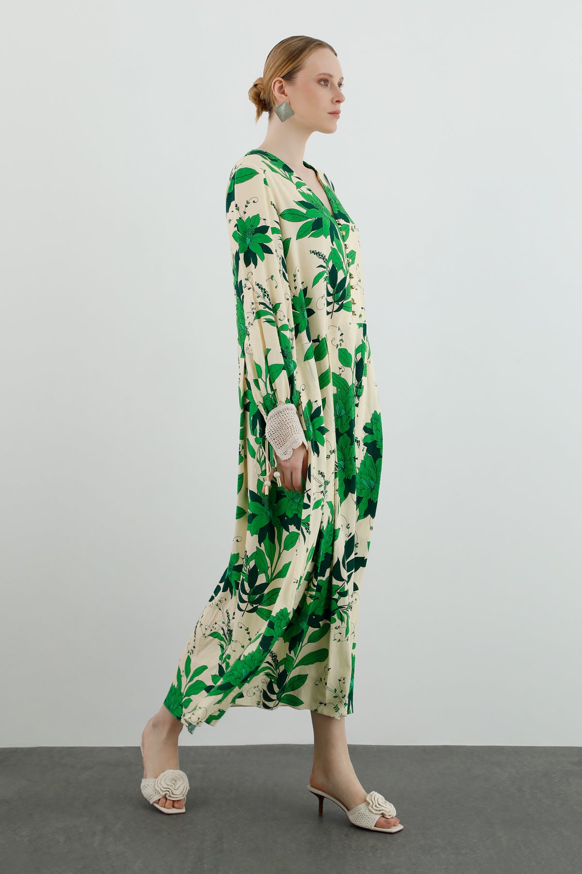 Dantel Detaylı Desenli Bol Kesim Midi Elbise