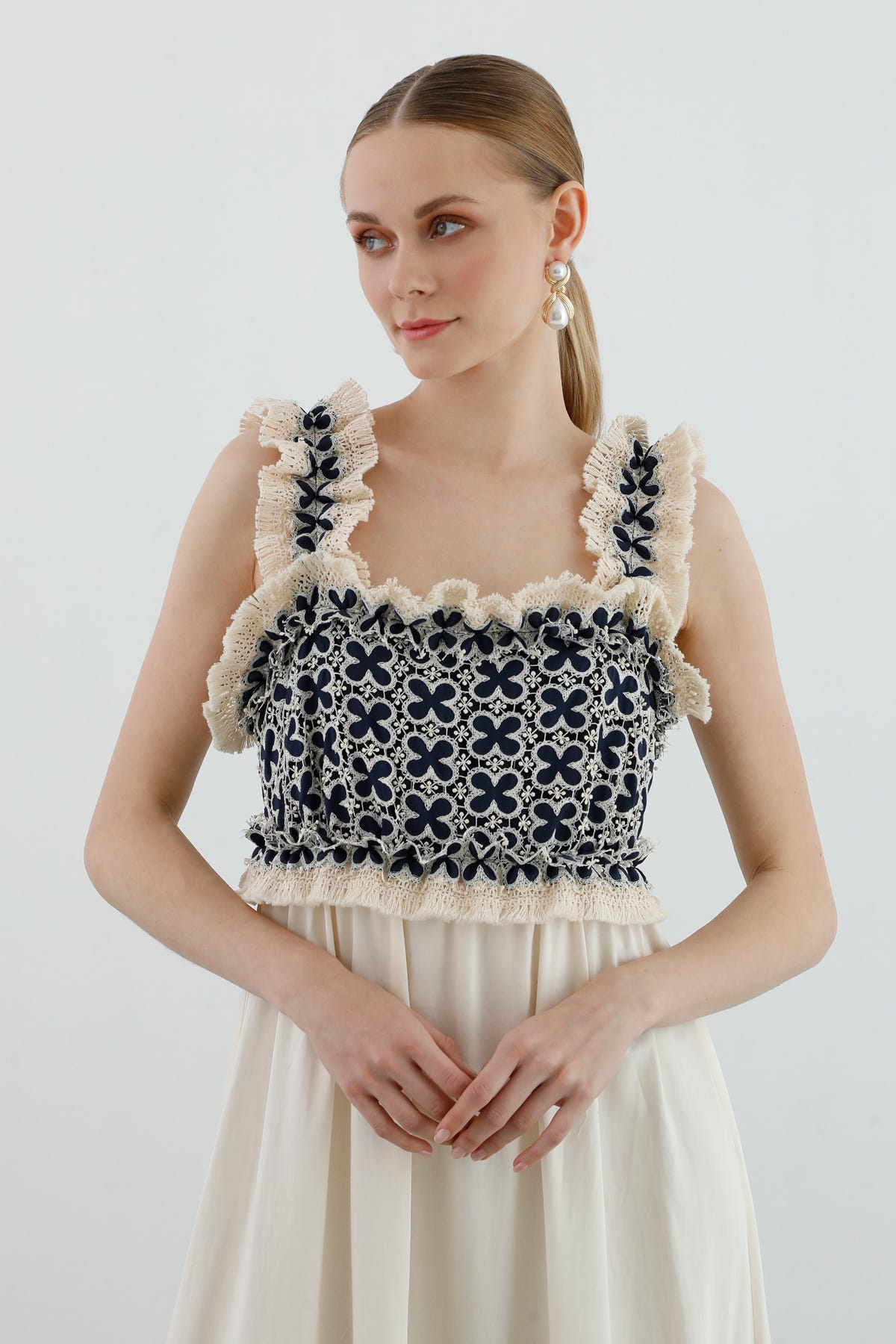 Dantel Detaylı Askılı Uzun Elbise