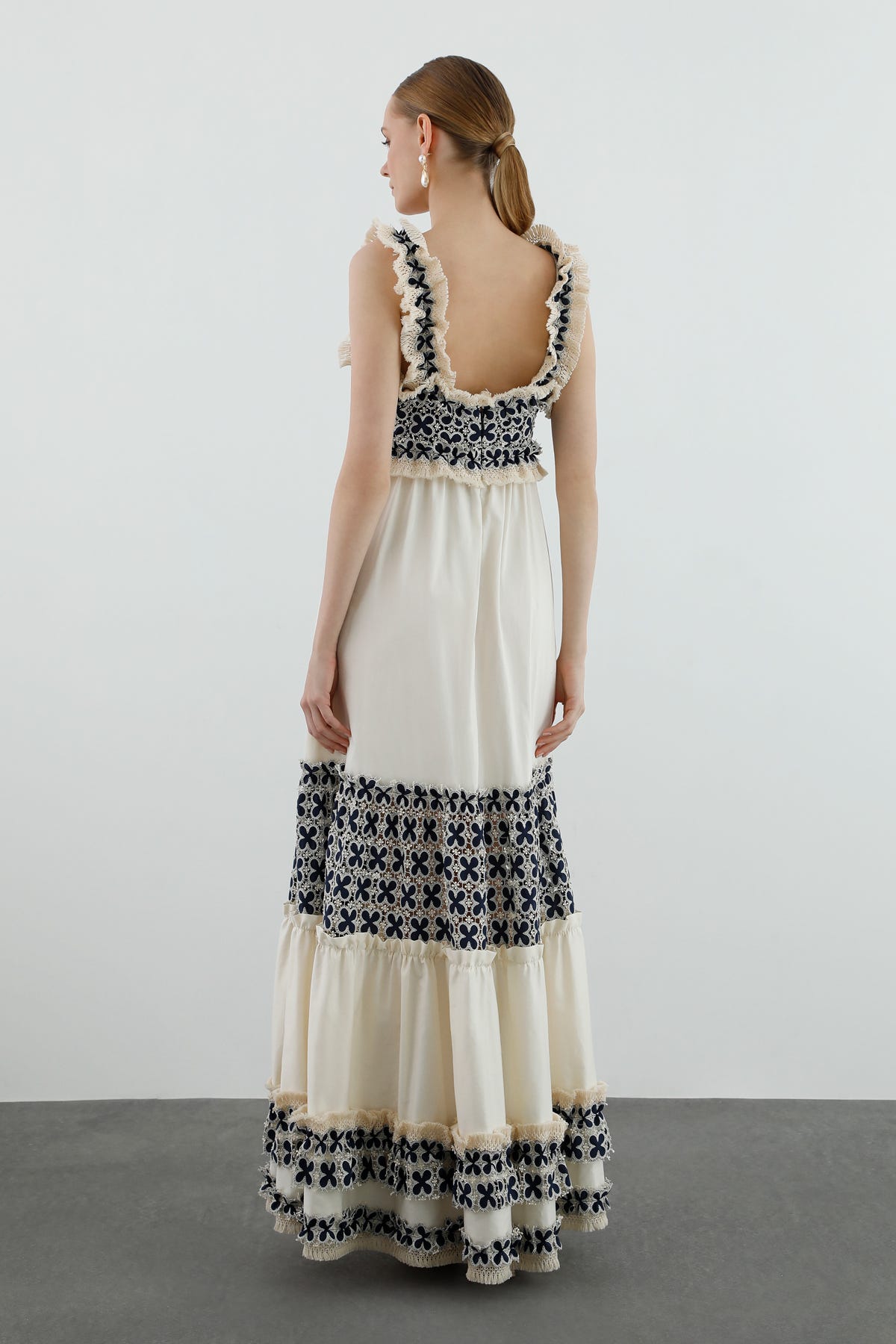 Dantel Detaylı Askılı Uzun Elbise