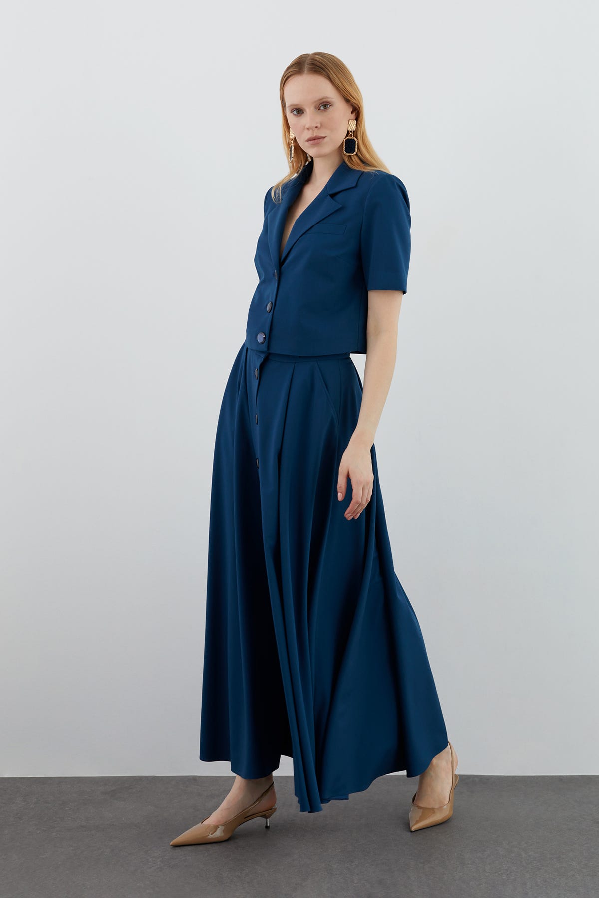 Kısa Kol Crop Ceketli Kloş Etekli Kemer Detaylı Koyu Takım