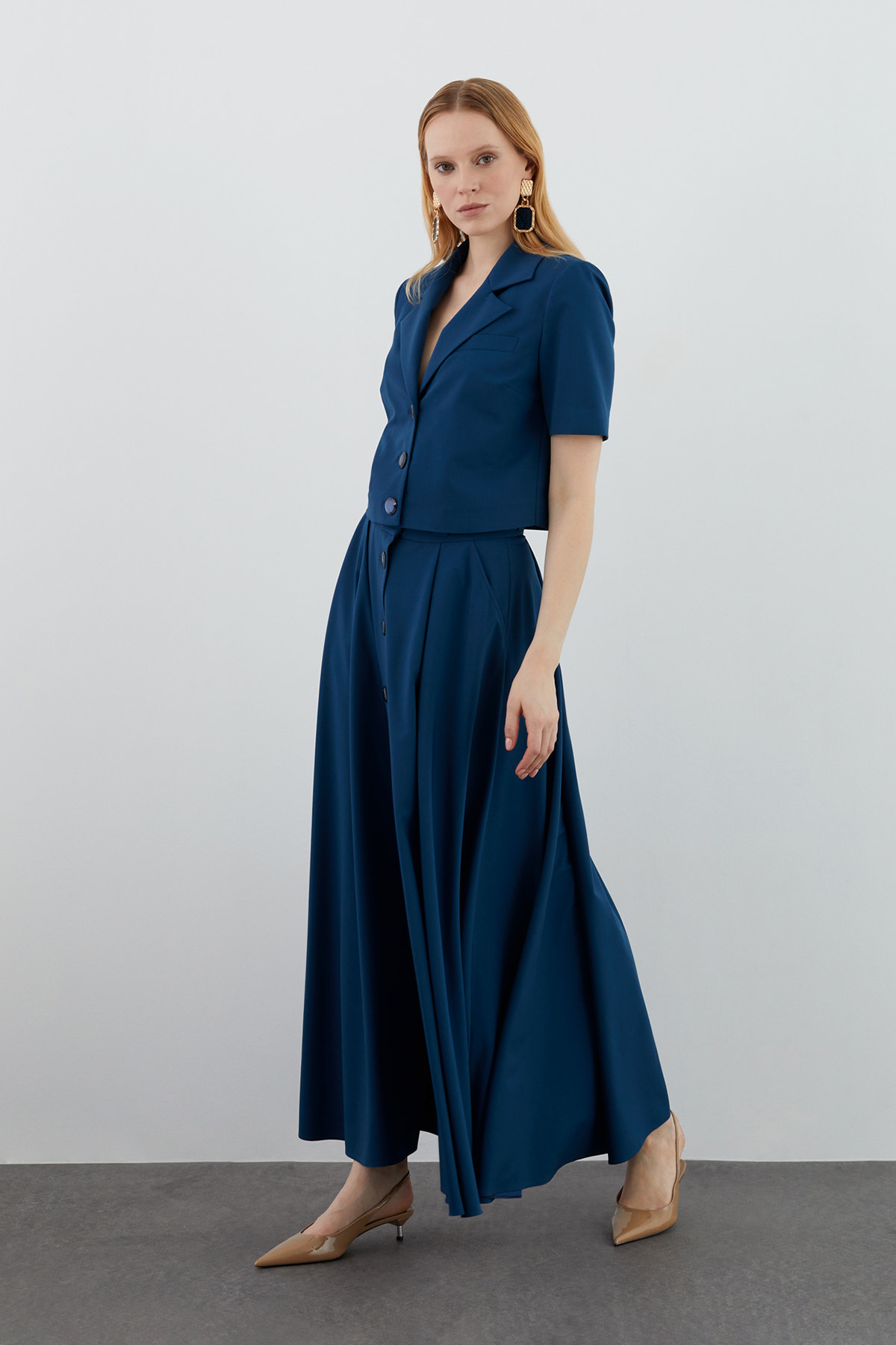 Kısa Kol Crop Ceketli Kloş Etekli Kemer Detaylı Koyu Takım