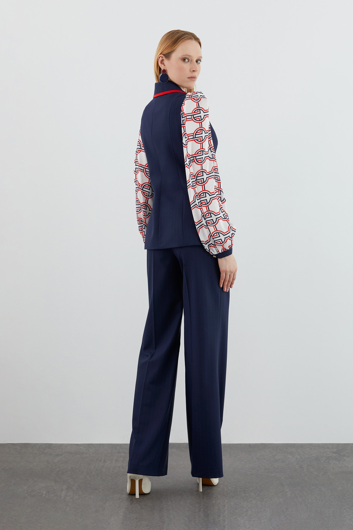 Cepler Zincir Aksesuar Detaylı Palazzo Pantolonlu Takım