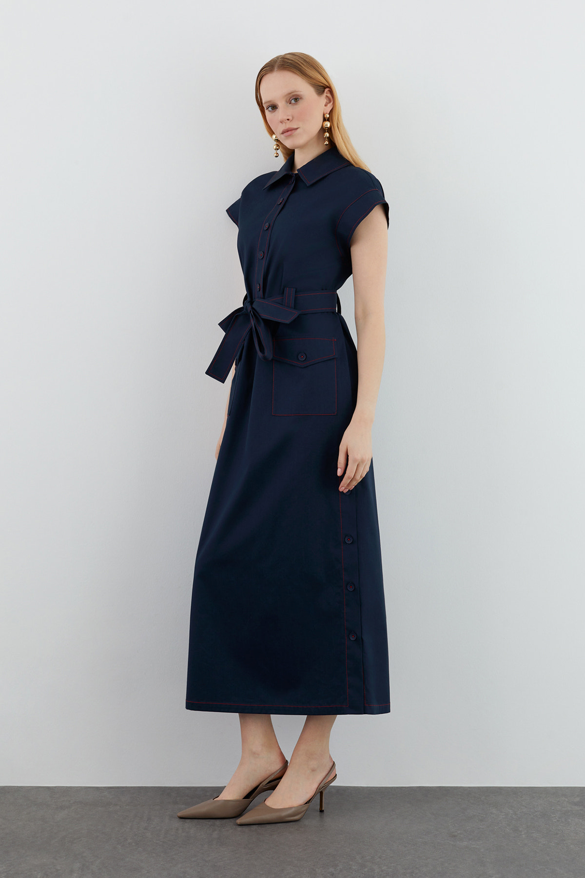 Yaka Gömlek Formunda Düğme Detaylı Maxi Elbise