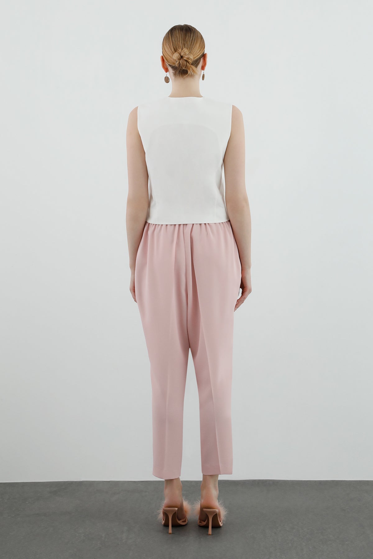 Kemerde Bağlama Detaylı Ön Pili Katlamalı Pantolon