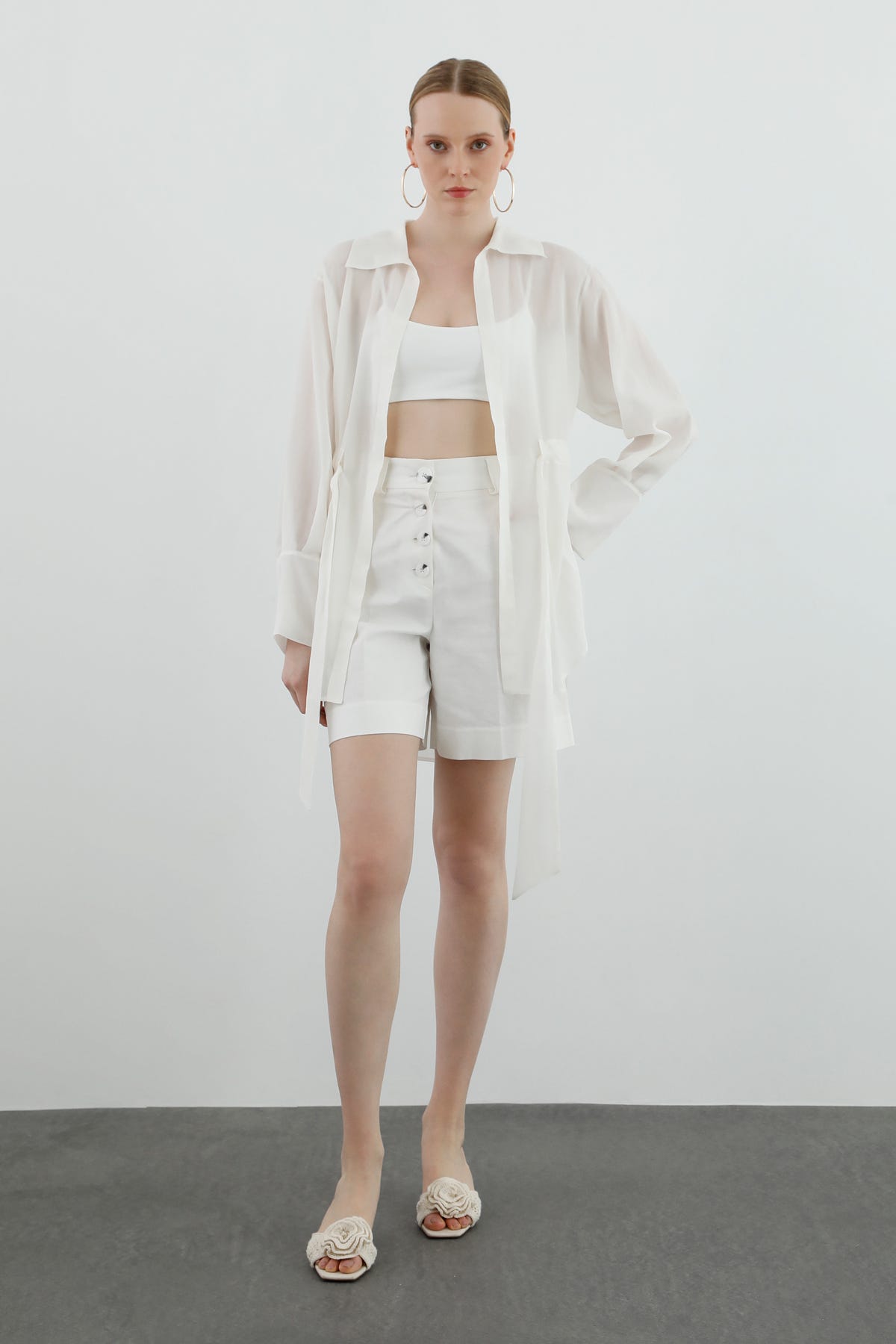 Seyyar Kuşaklı Arkası Uzun Gömlek