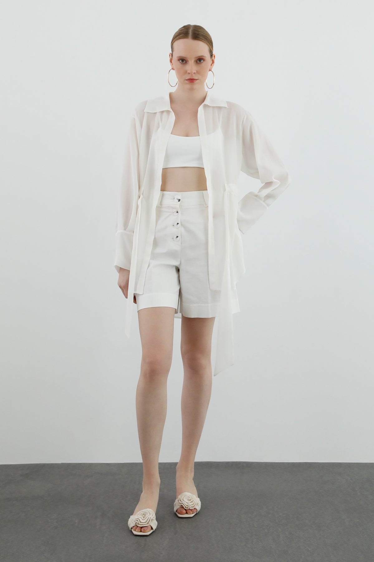 Seyyar Kuşaklı Arkası Uzun Gömlek