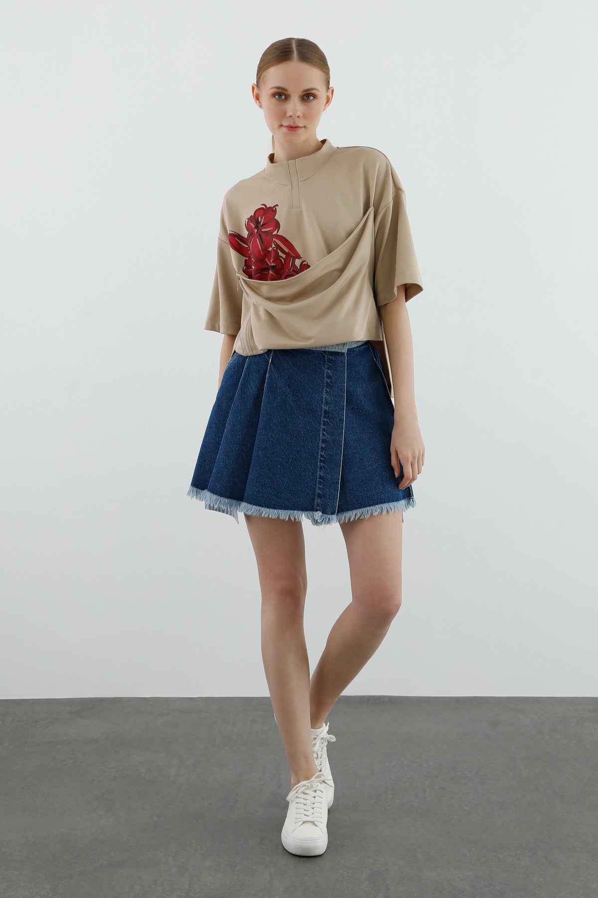 Balıkçı Yaka Baskılı Kısa Kollu T-shirt