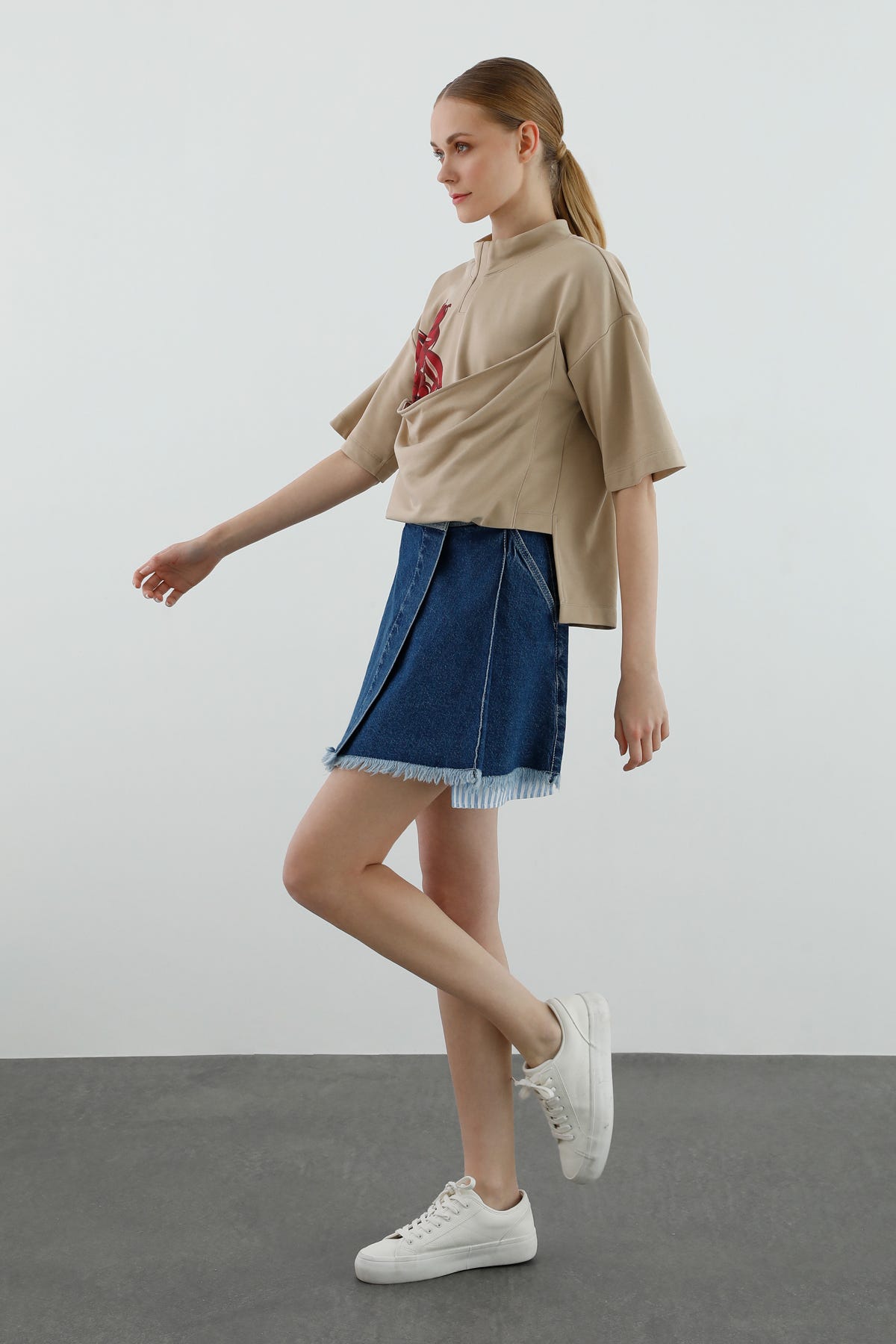 Balıkçı Yaka Baskılı Kısa Kollu T-shirt