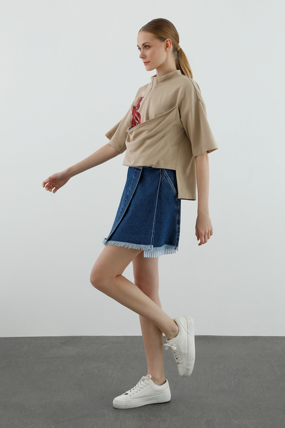 Balıkçı Yaka Baskılı Kısa Kollu T-shirt