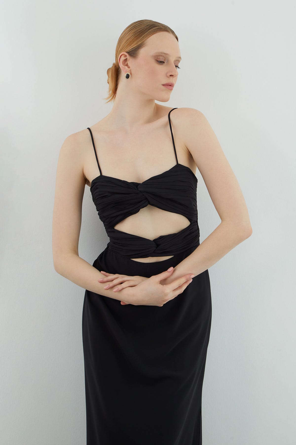 Pencere Detaylı Uzun Straplez Elbise