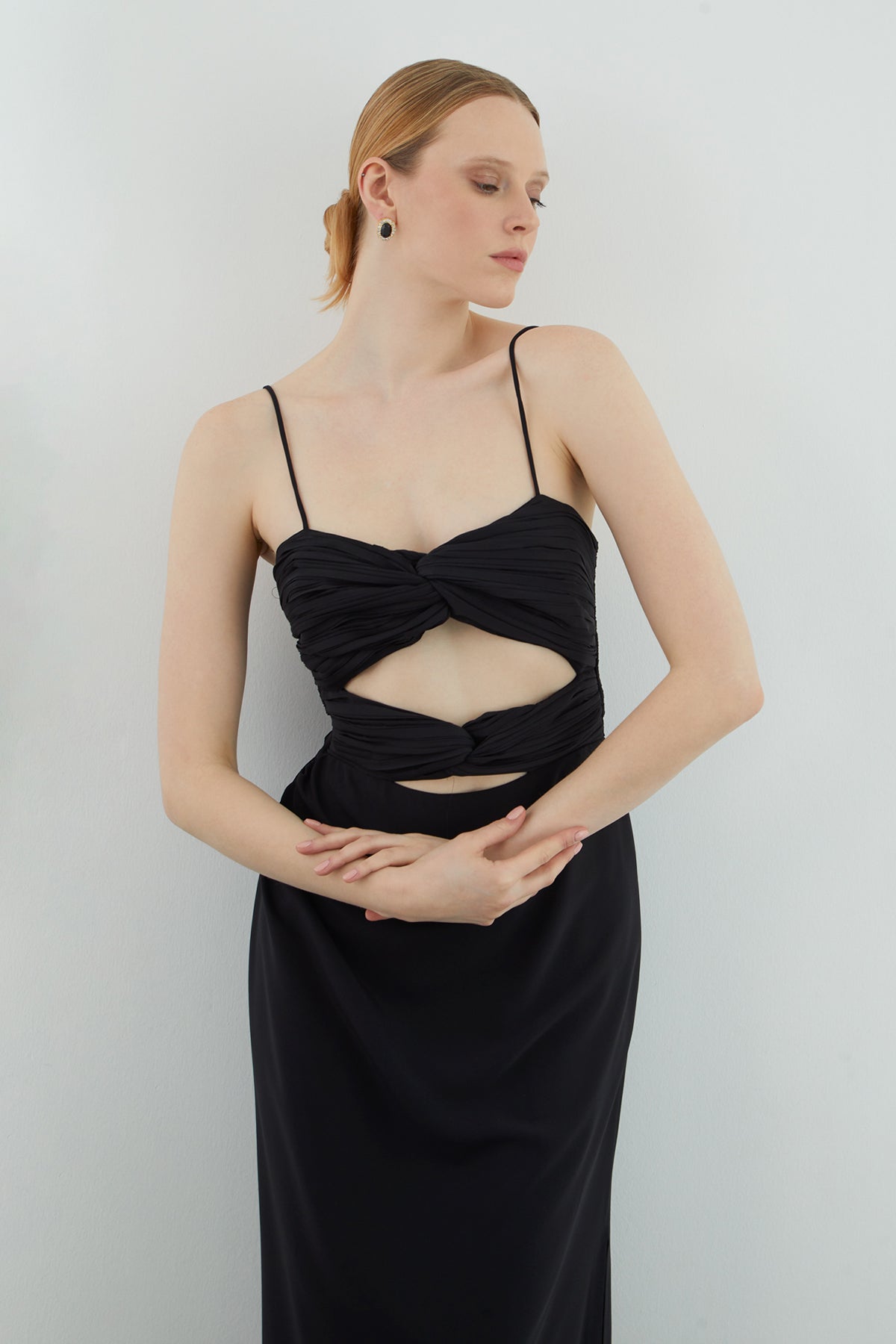 Pencere Detaylı Uzun Straplez Elbise