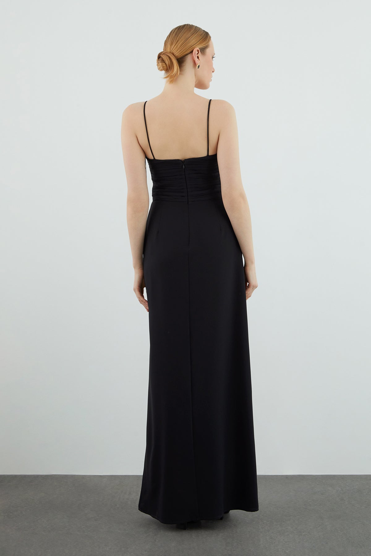 Pencere Detaylı Uzun Straplez Elbise