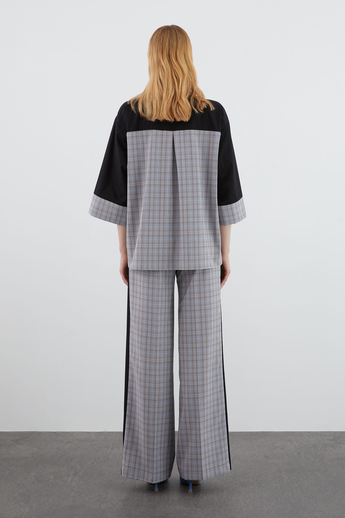 Gömlek Yaka Detaylı Ceket Ve Palazzo Pantolonlu Ekose Desenli Takım