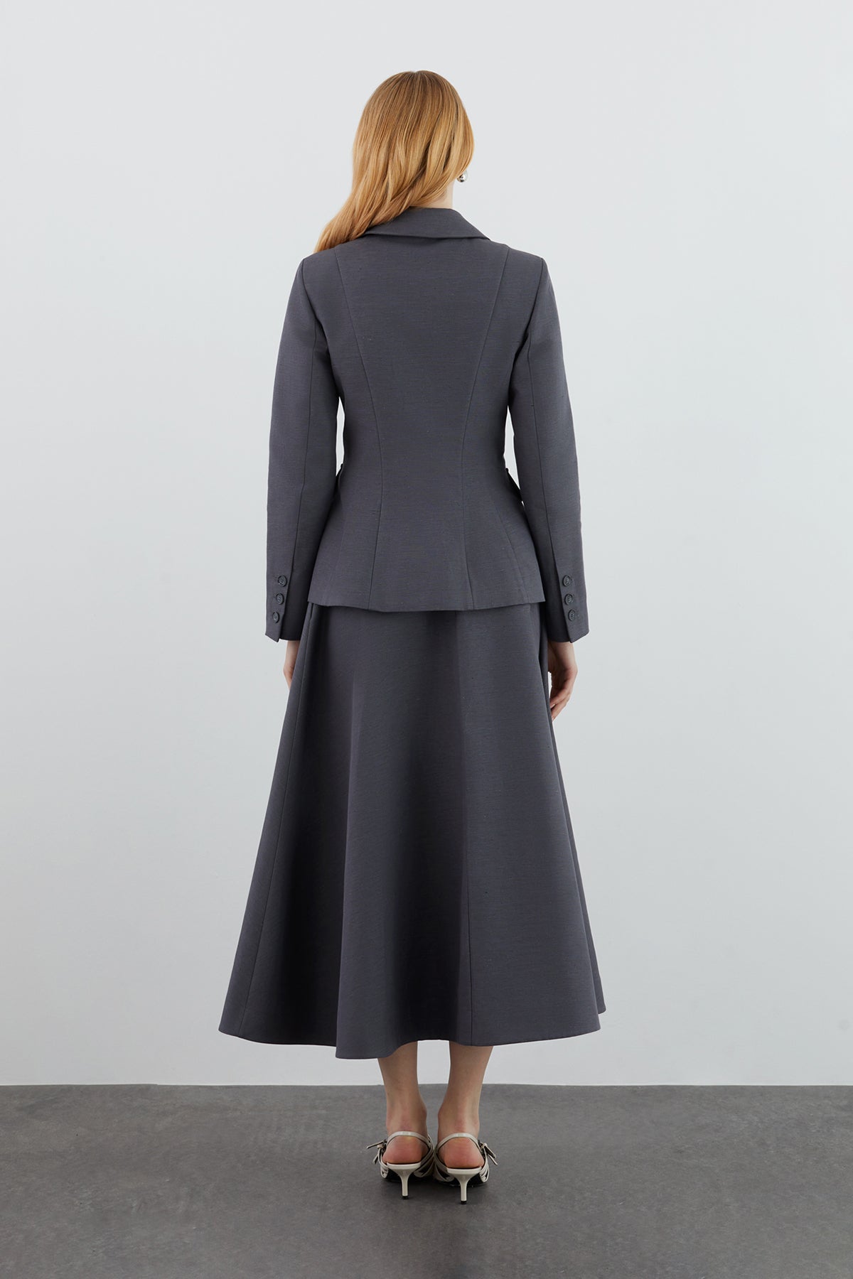 Mono Kapamalı Düğmeli Eteği Volanlı Takım