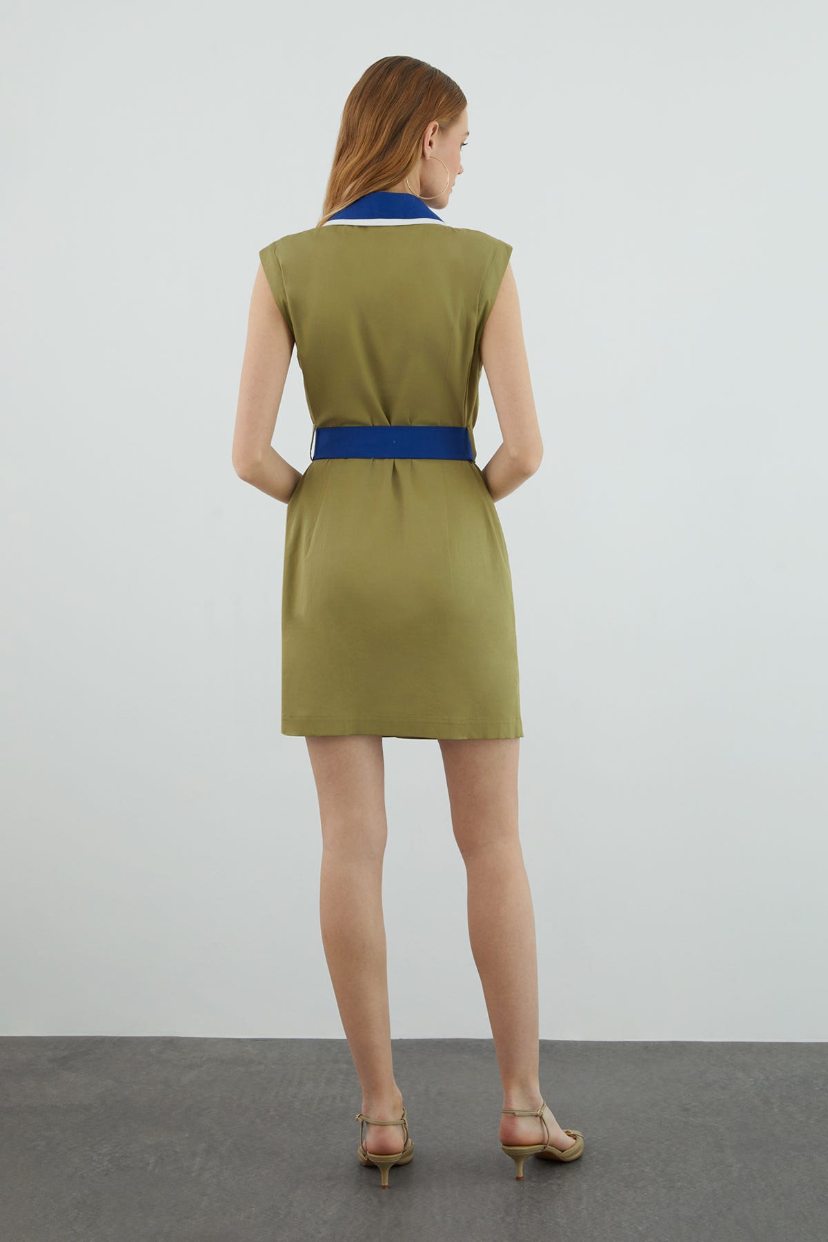 Ceket Formunda Önü Metal Düğmeli Beli Kuşaklı Mini Elbise