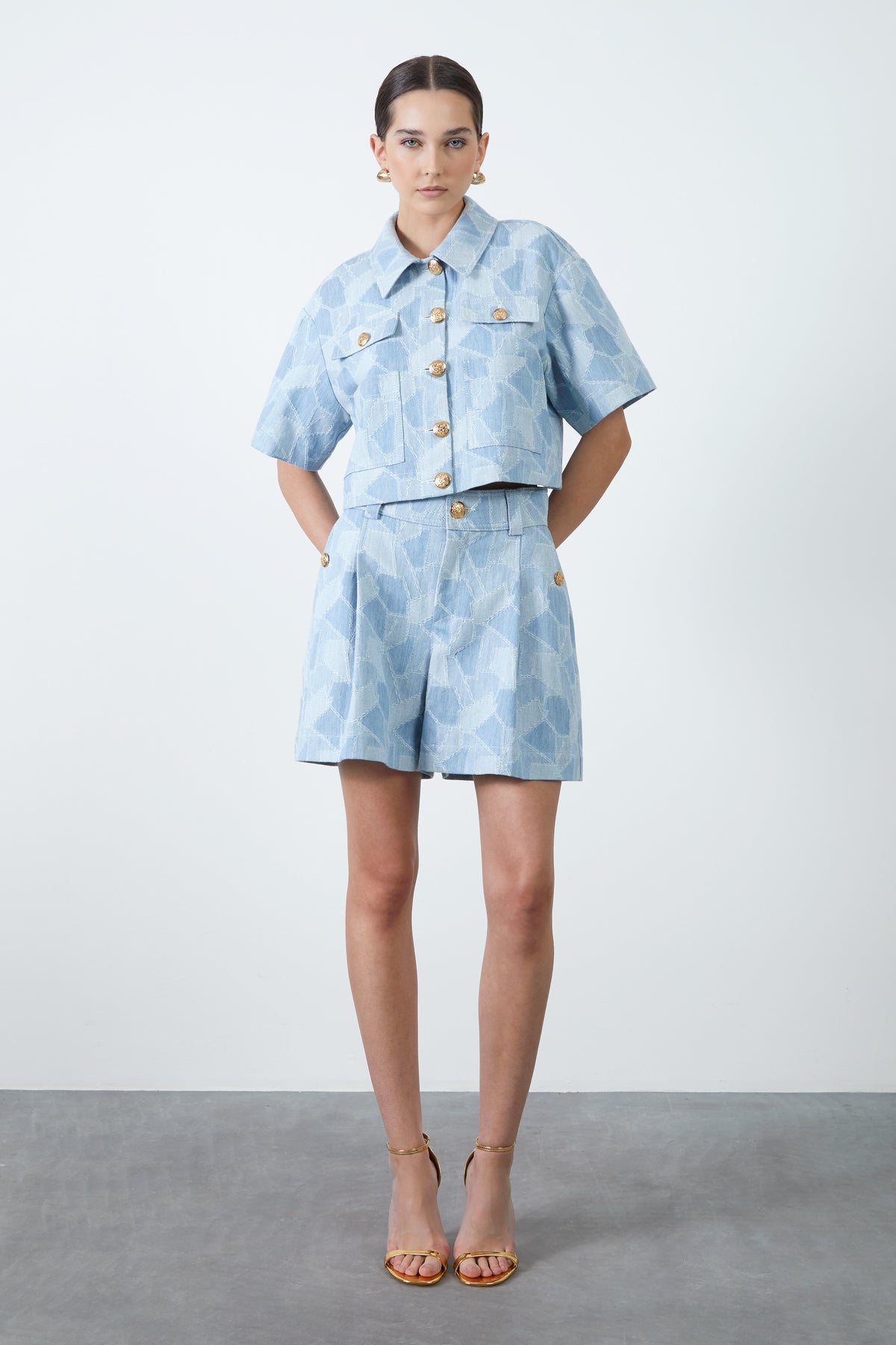 Geometrik Desenli Pili Detaylı Şort