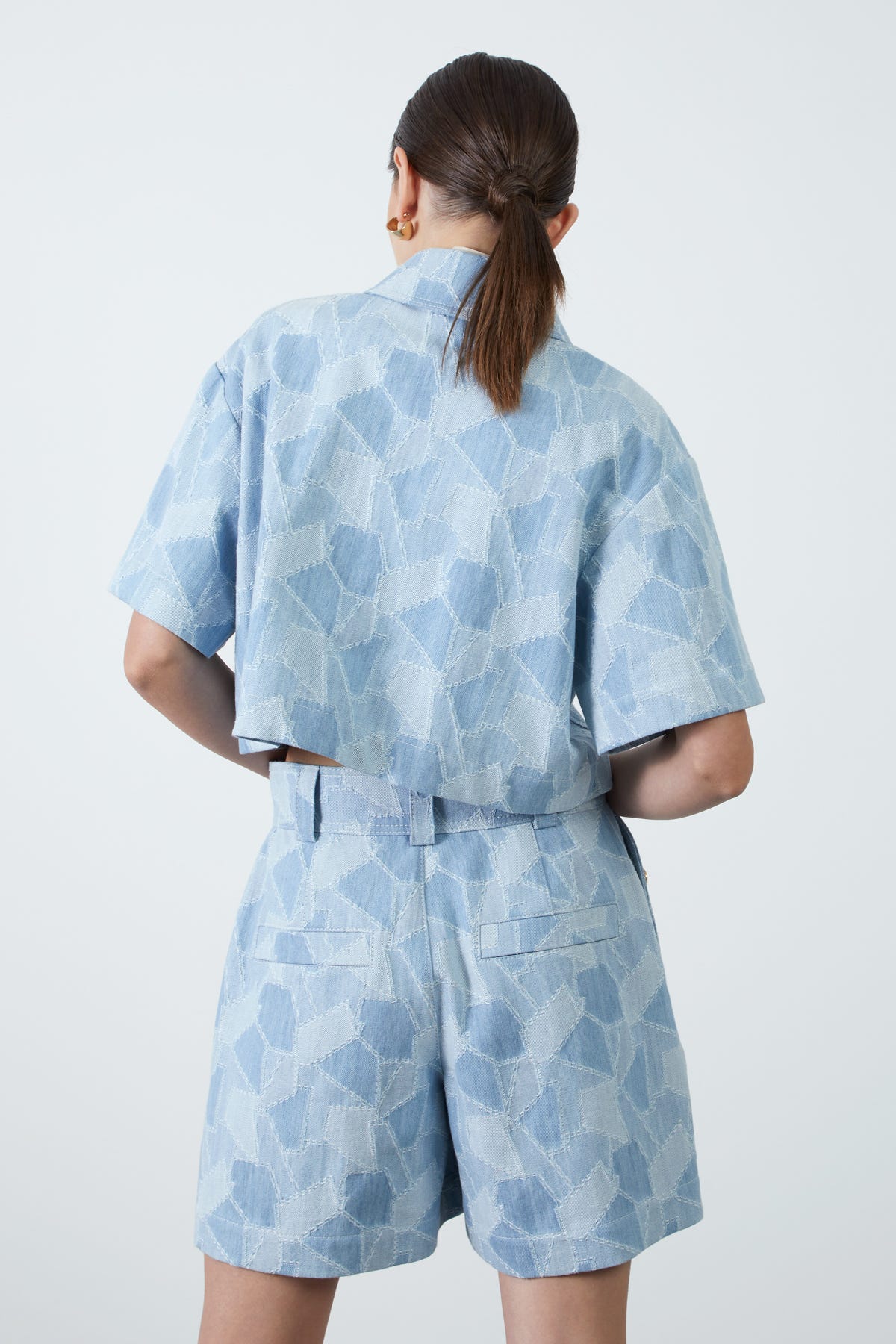 Geometrik Desenli Pili Detaylı Şort