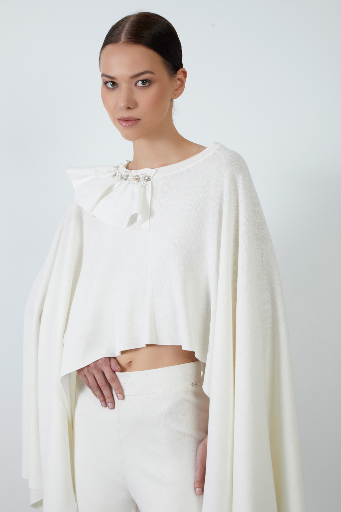 İşleme Detaylı Arkadan Kuşak Bağlamalı Bluz