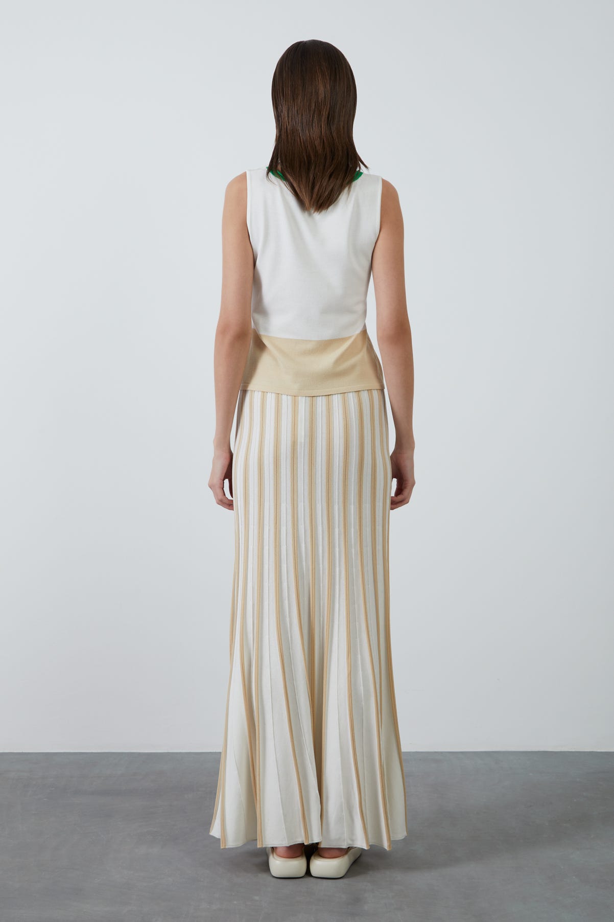 Garni Detaylı Kalın Askı Bluz