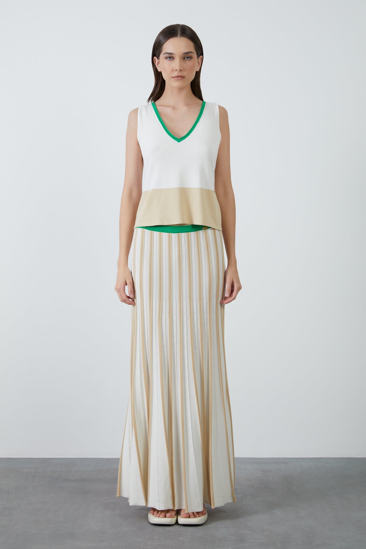 Garni Detaylı Kalın Askı Bluz