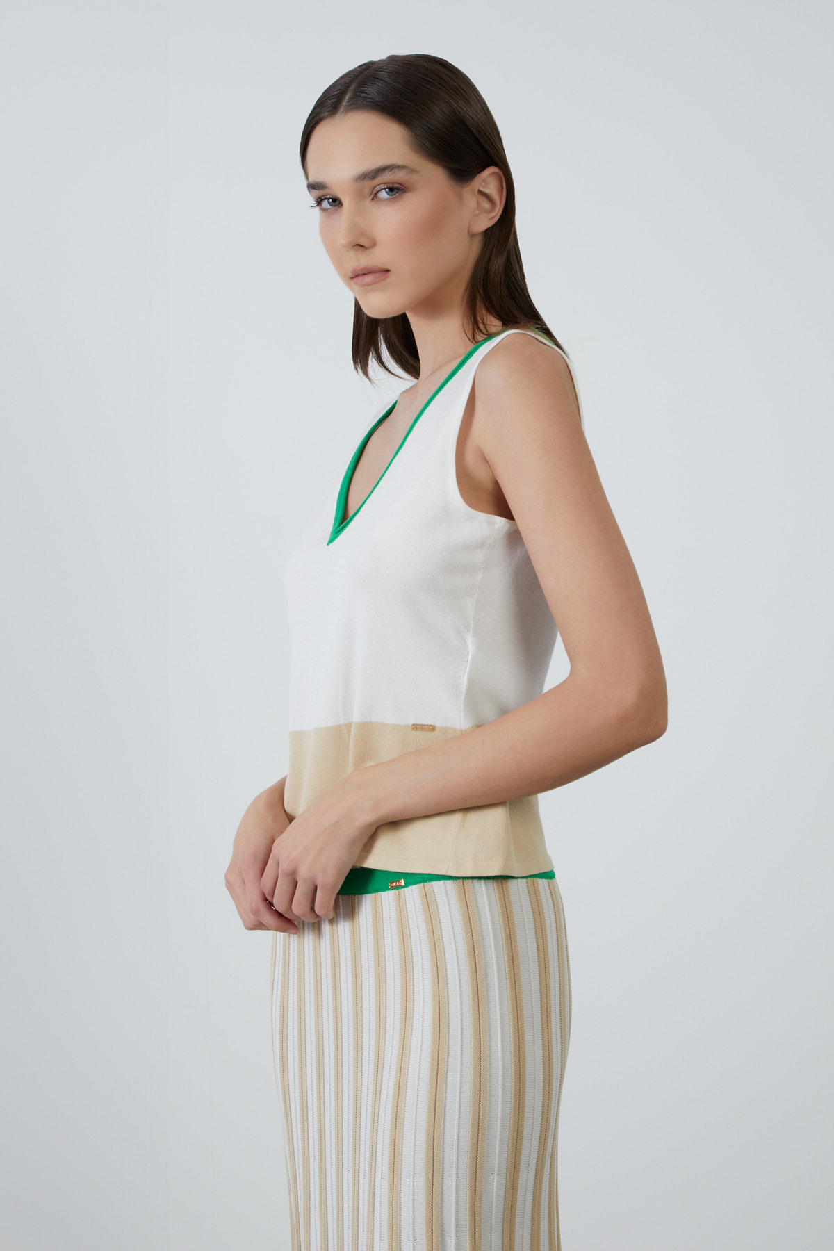 Garni Detaylı Kalın Askı Bluz