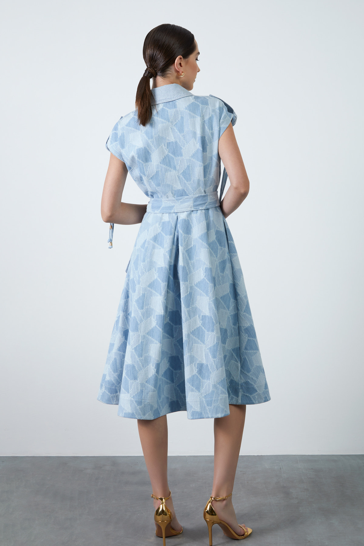 Düğme Detaylı Kuşaklı Patchwork Midi Elbise