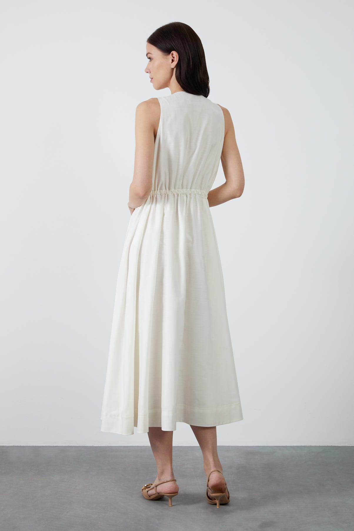 Omuzdan Tokalı Beli Büzülebilir Midi Elbise