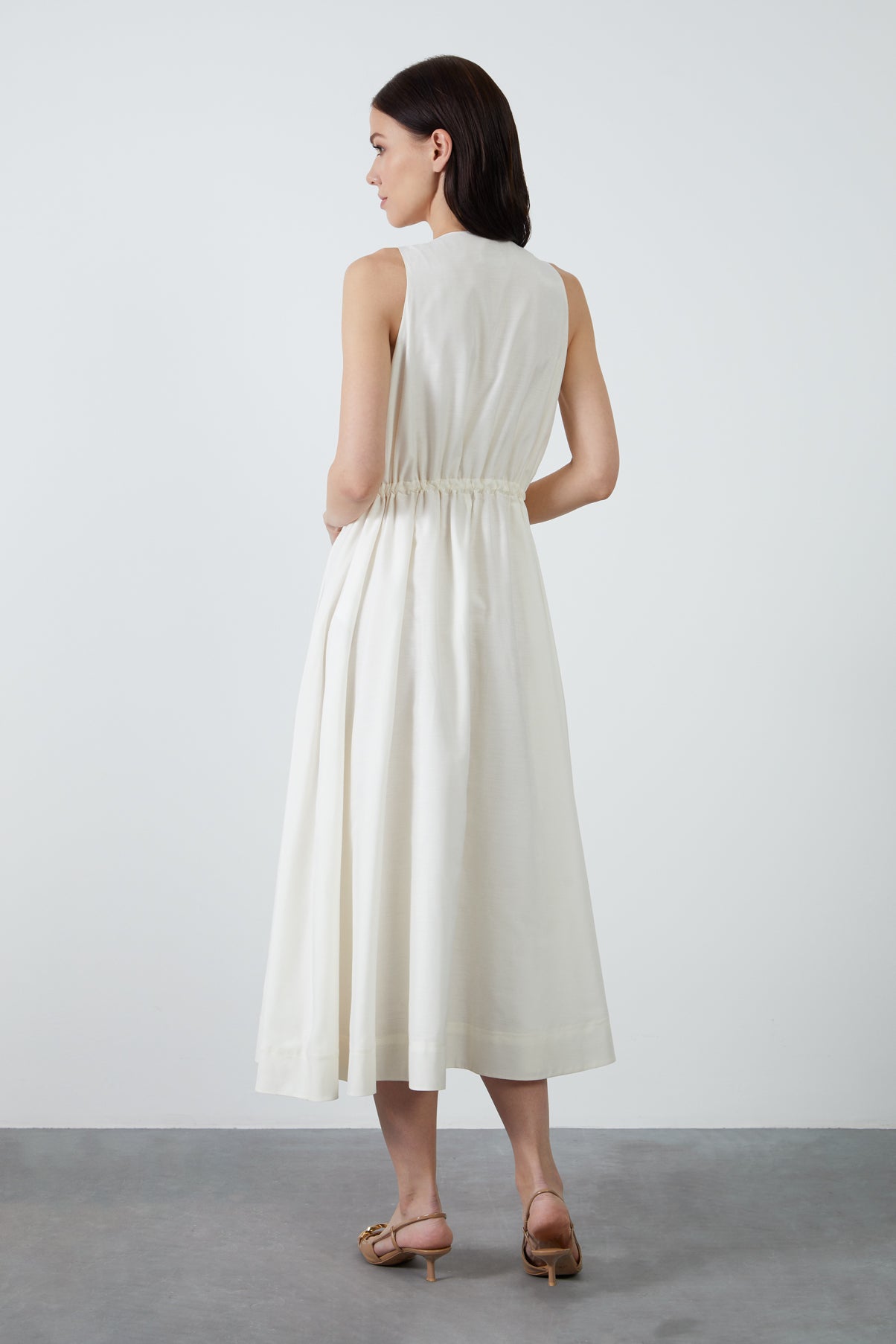 Omuzdan Tokalı Beli Büzülebilir Midi Elbise