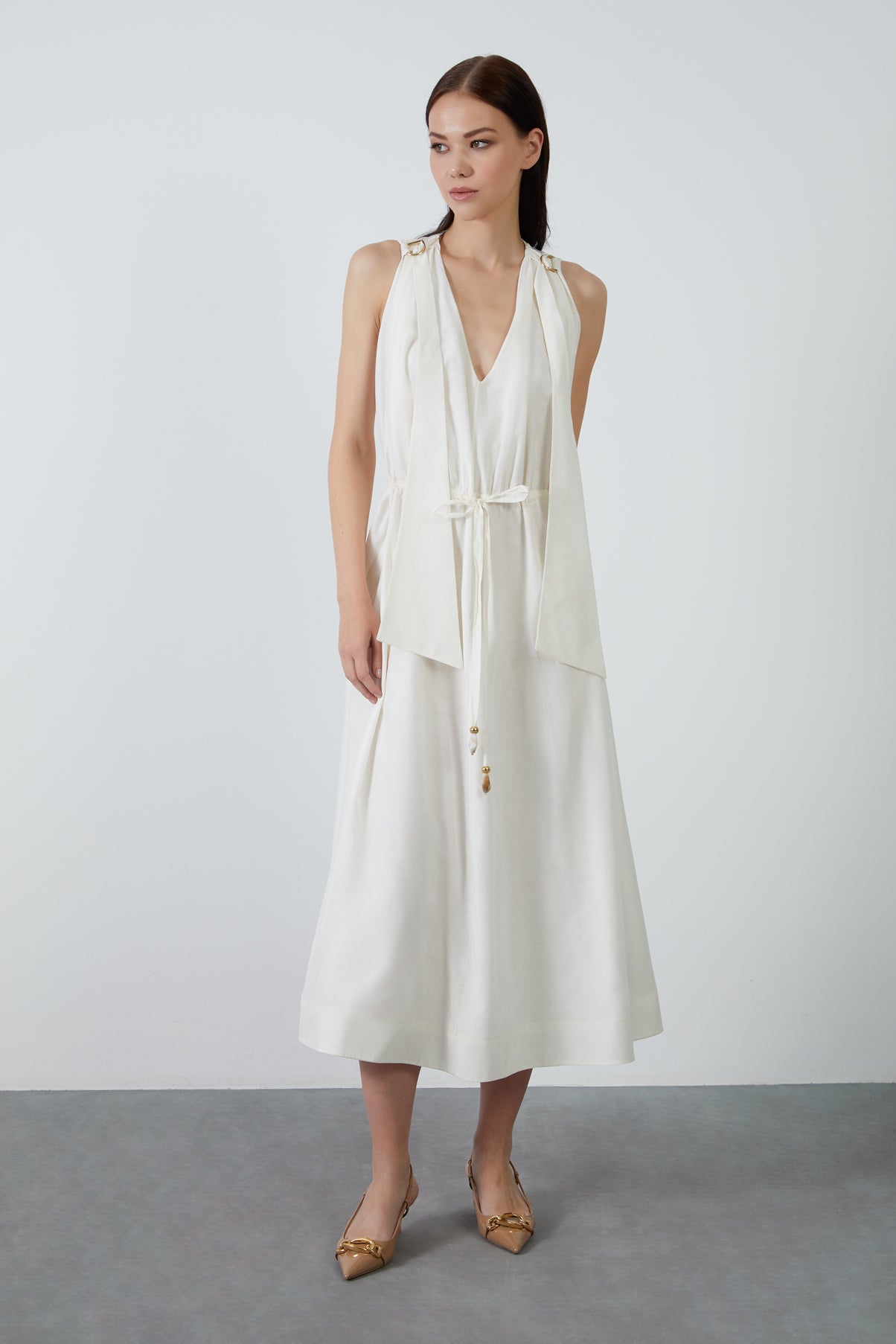 Omuzdan Tokalı Beli Büzülebilir Midi Elbise