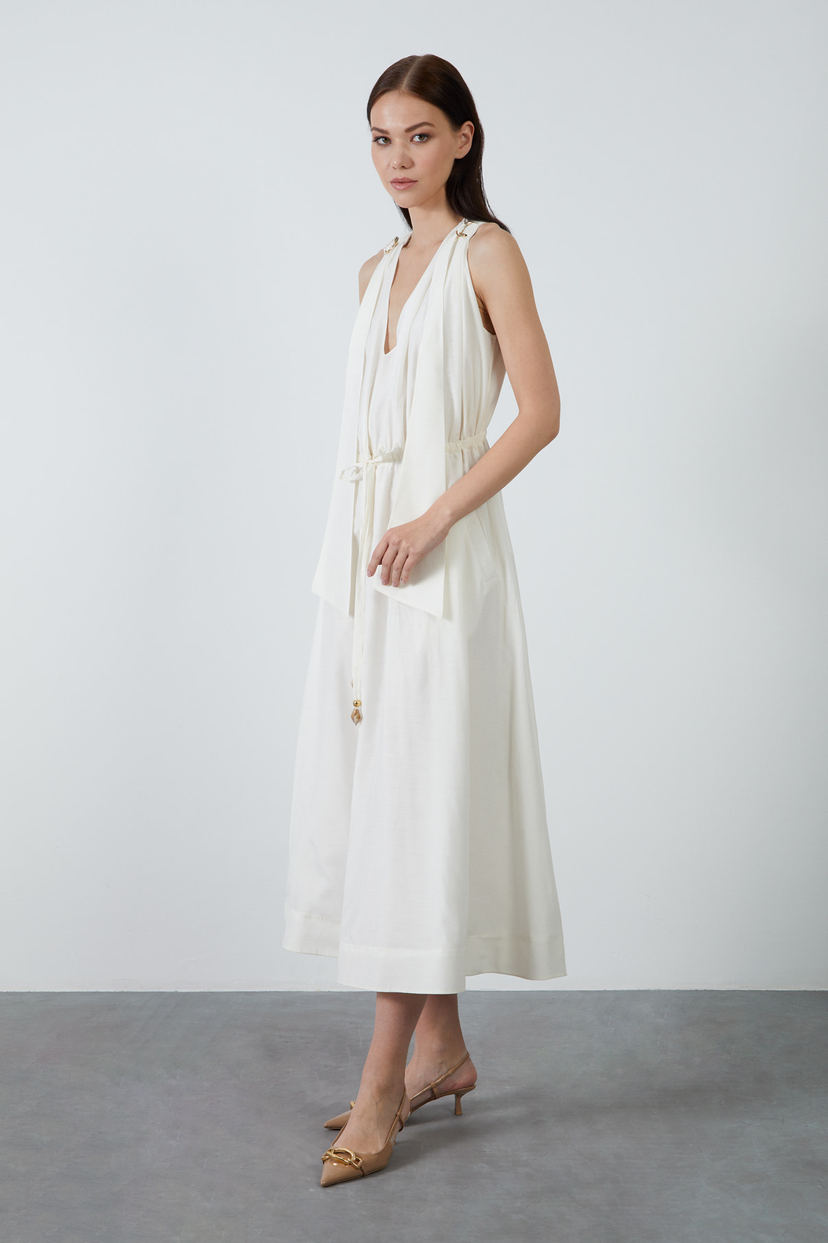 Omuzdan Tokalı Beli Büzülebilir Midi Elbise