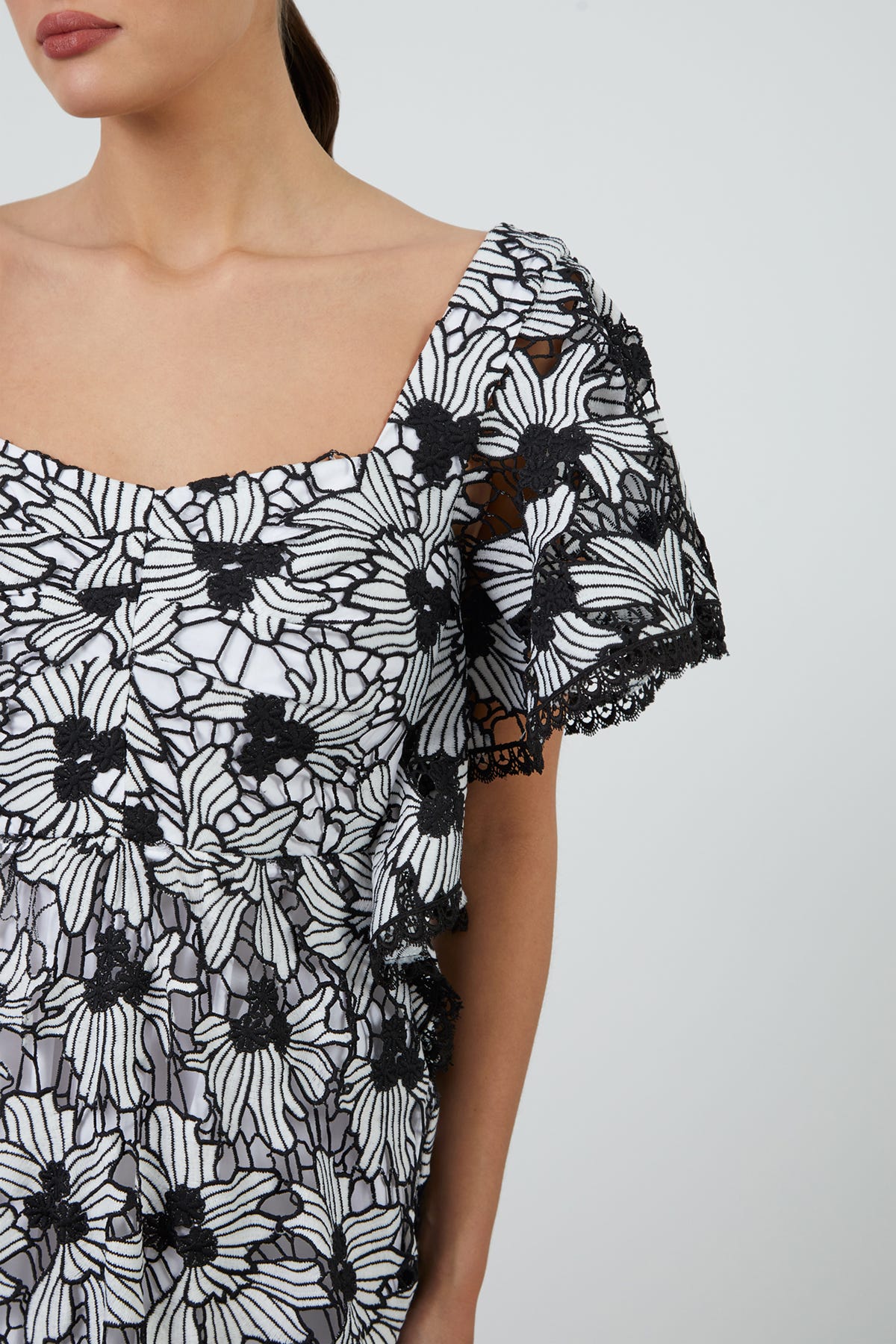 Volan Kollu Dantelli Uzun Elbise