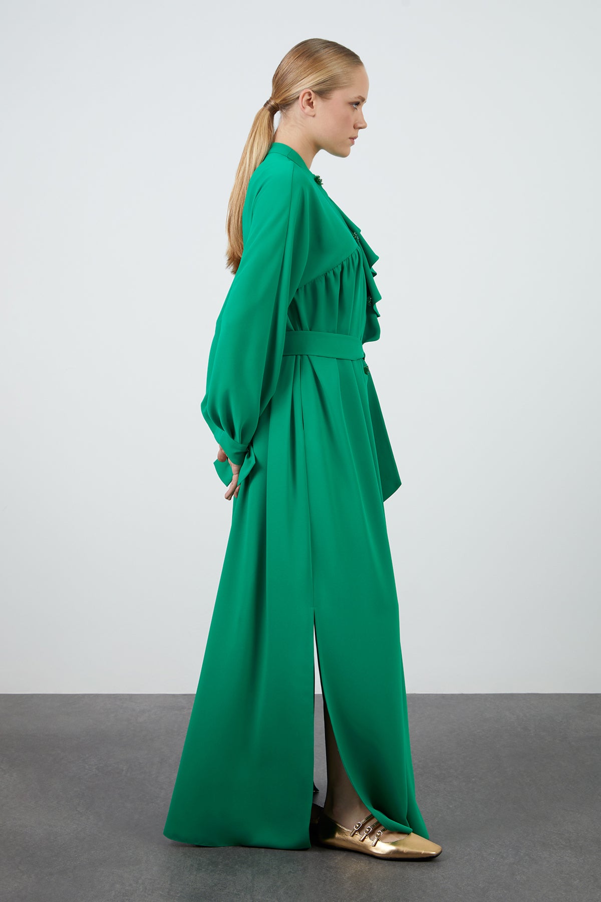 İşleme Detaylı Volanlı Uzun Elbise